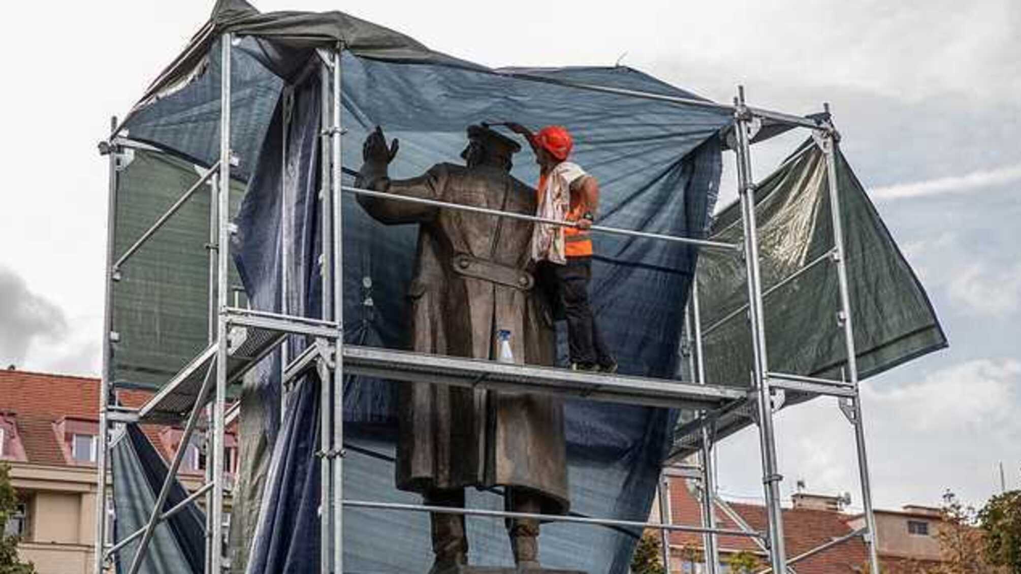 СМИ: Россия прислала в Чехию спецагента с ядом после сноса памятника Коневу