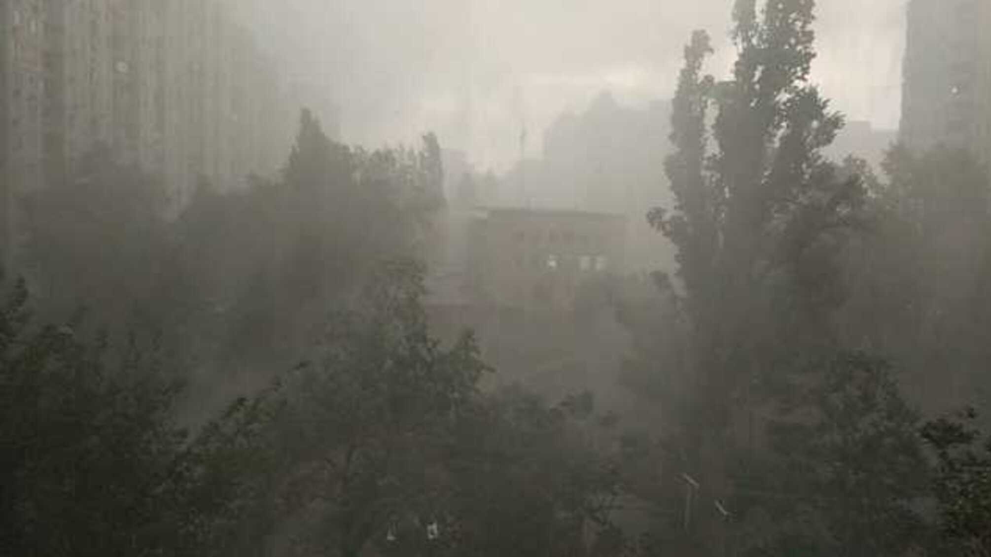 В Киеве объявили штормовое предупреждение на первый день мая