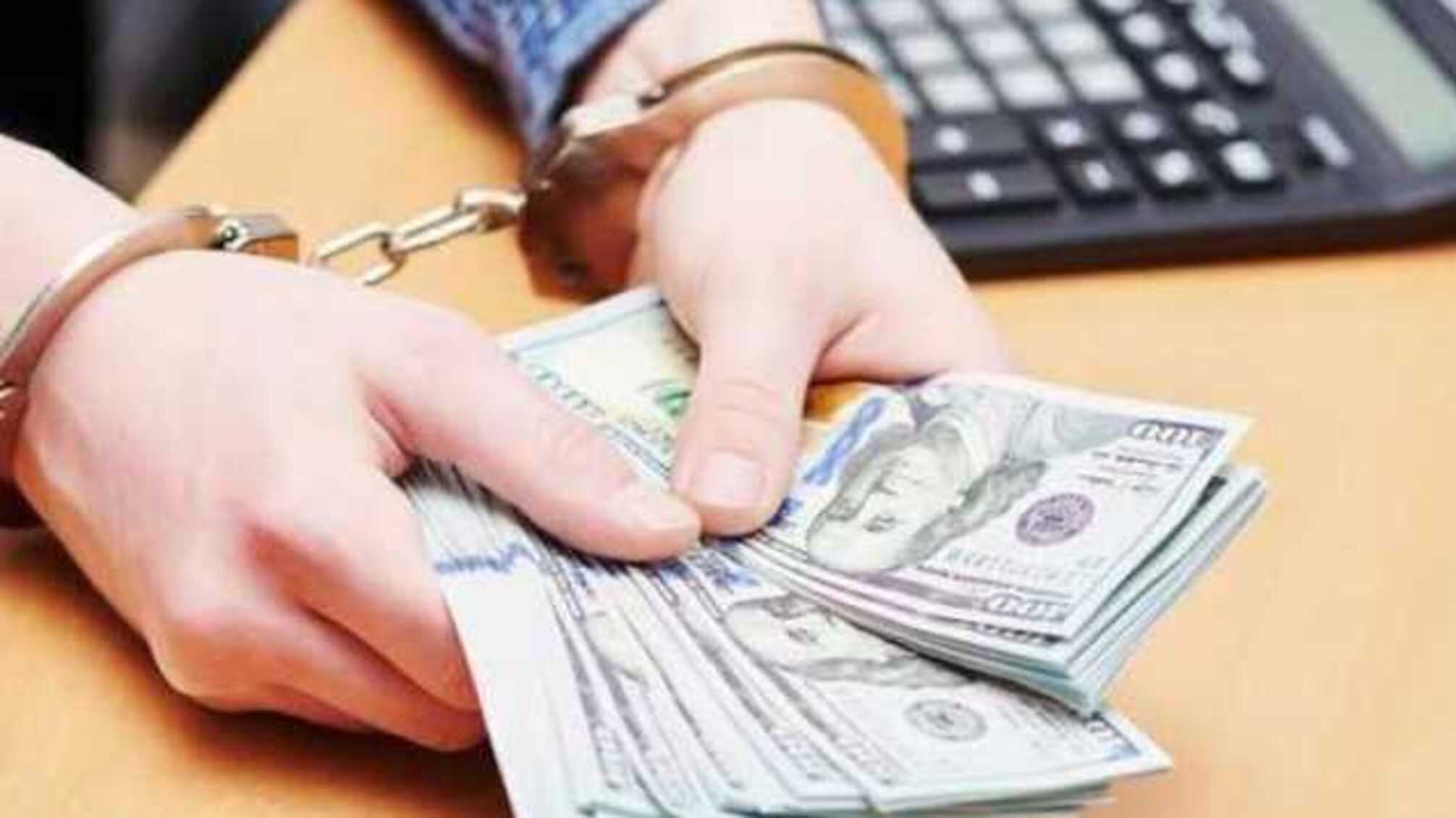 В Ровно чиновник горсовета попался на взятке в 67,5 тыс. гривен