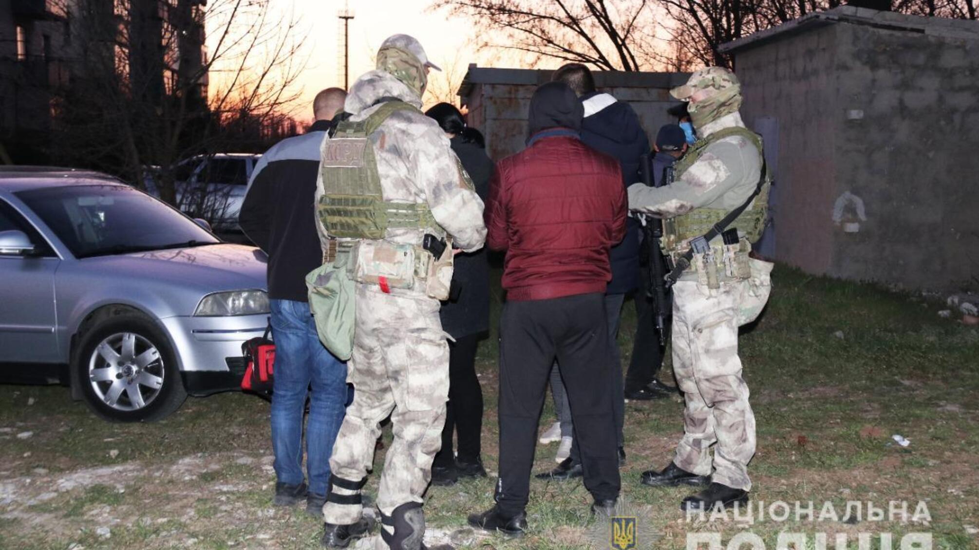На Херсонщині поліцейські припинили масштабну діяльність організованої злочинної групи наркозбувальників з оборудками у сотні тисяч гривень