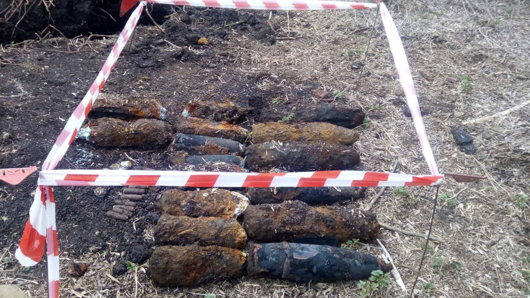 Миколаївська область: піротехніки ДСНС знищили 32 вибухонебезпечні предмети часів минулих війн