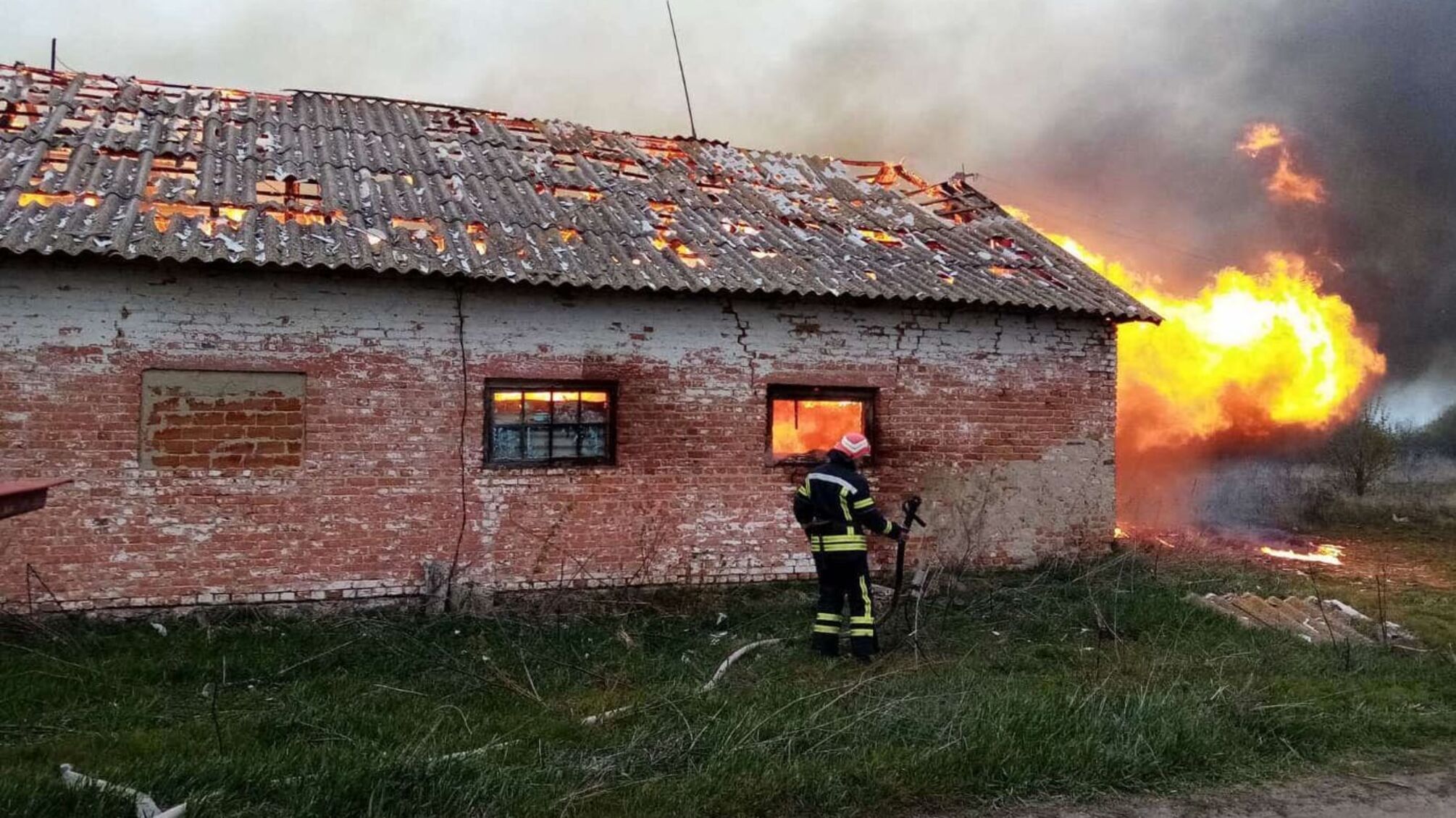Вінницька область: рятувальники ліквідували пожежу приватної ферми