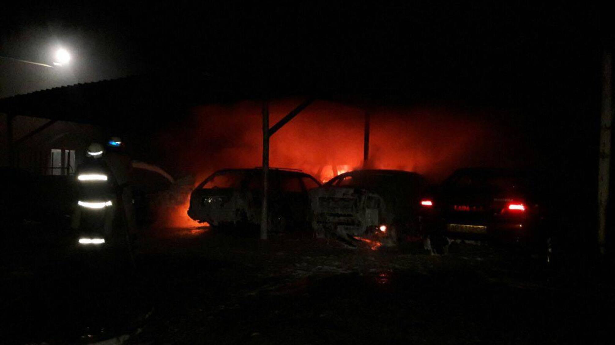 Запорізька область: вогнеборці ліквідували загорання автомобілів