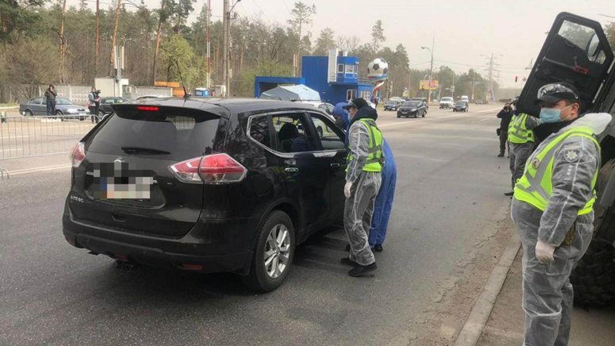 Київські поліцейські несуть службу на 10 санітарно-пропускних пунктах при в’їзді до столиці