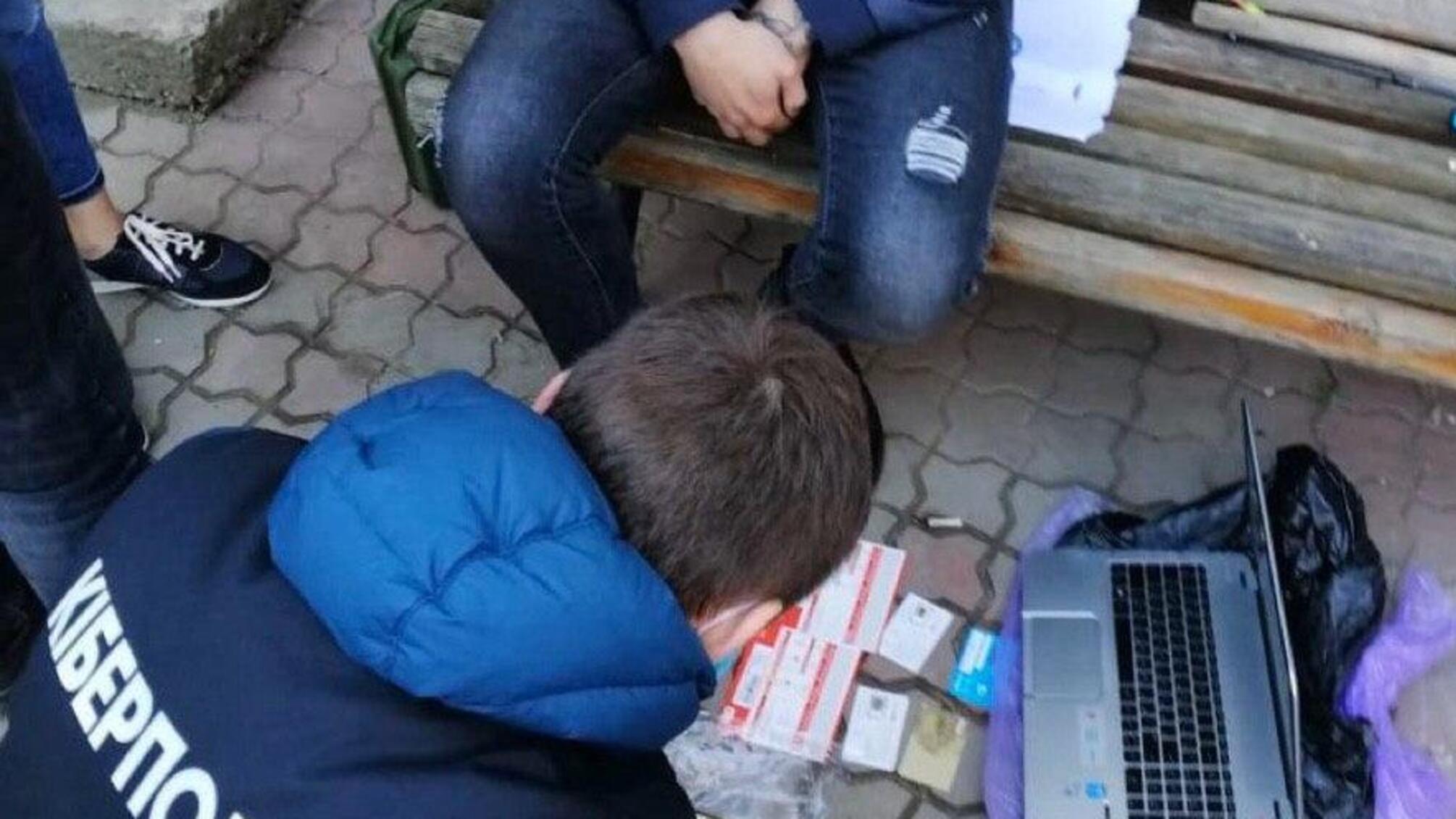 Кіберполіція викрила двох чоловіків у розповсюдженні фіктивних талонів на пальне