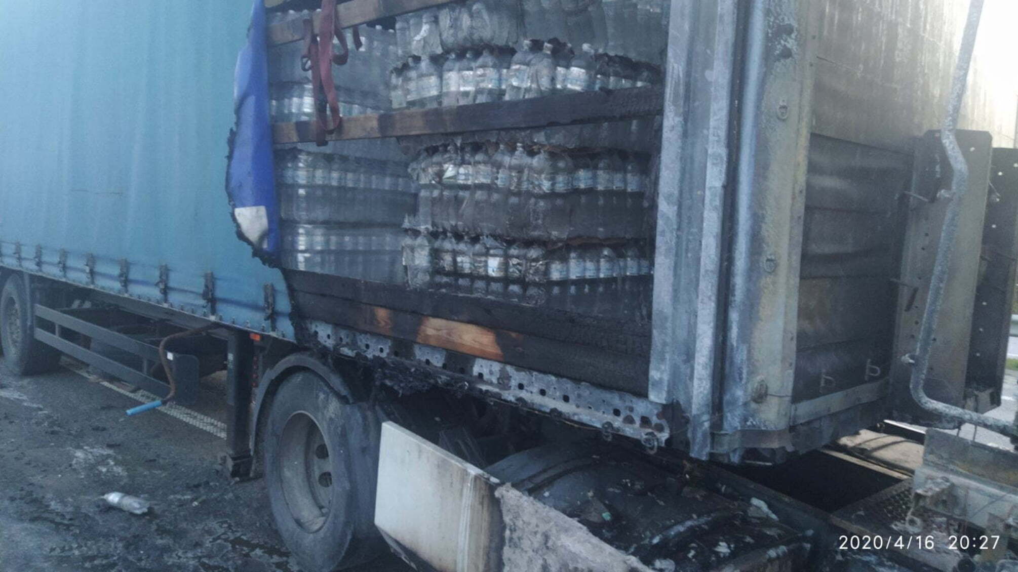 Львівська область: вогнеборці ліквідували пожежу в вантажному автомобілі