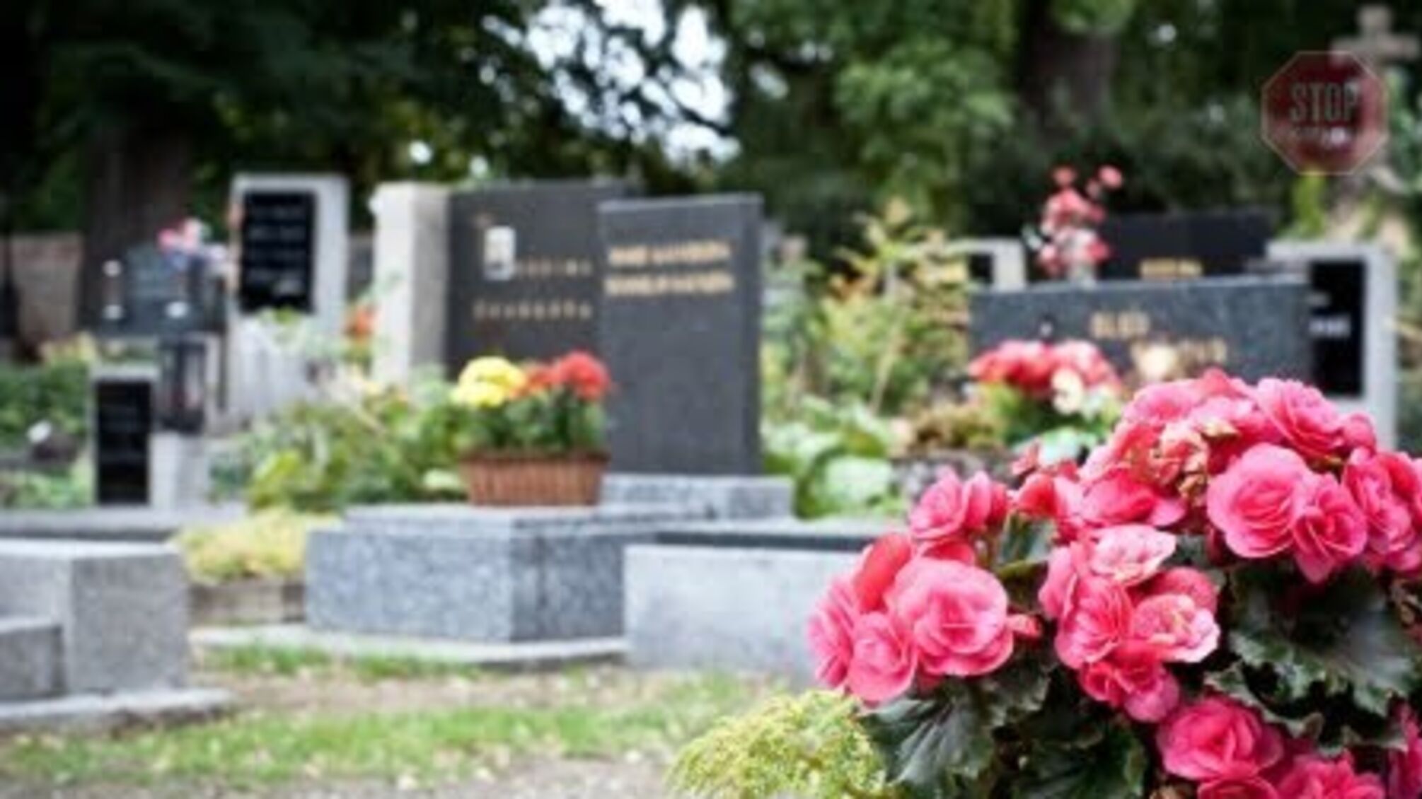 У столиці правоохоронці патрулюватимуть цвинтарі