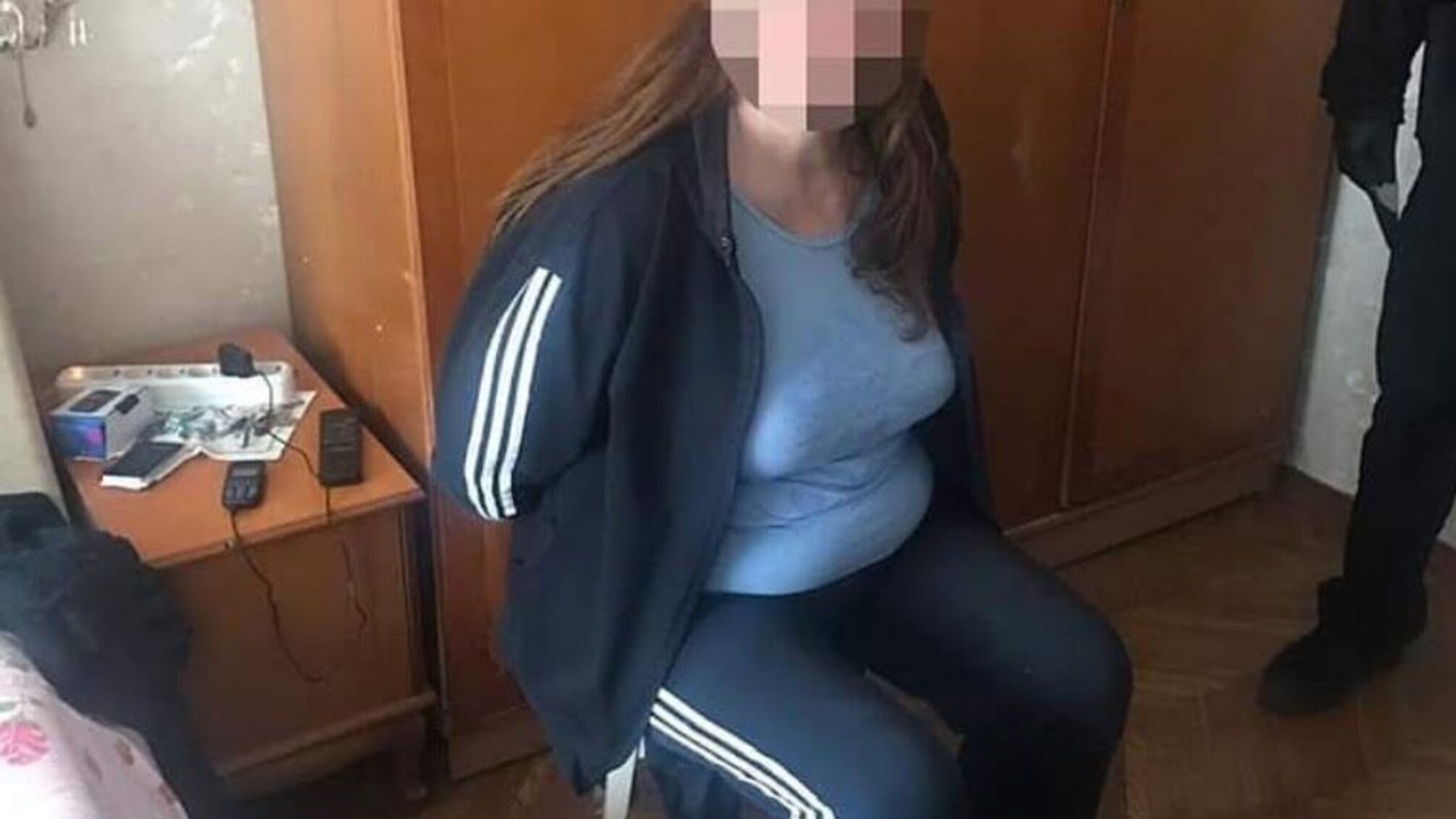 Вдарила пляшкою по голові, а потім зарізала: киянка жорстоко розправилась з рідною донькою
