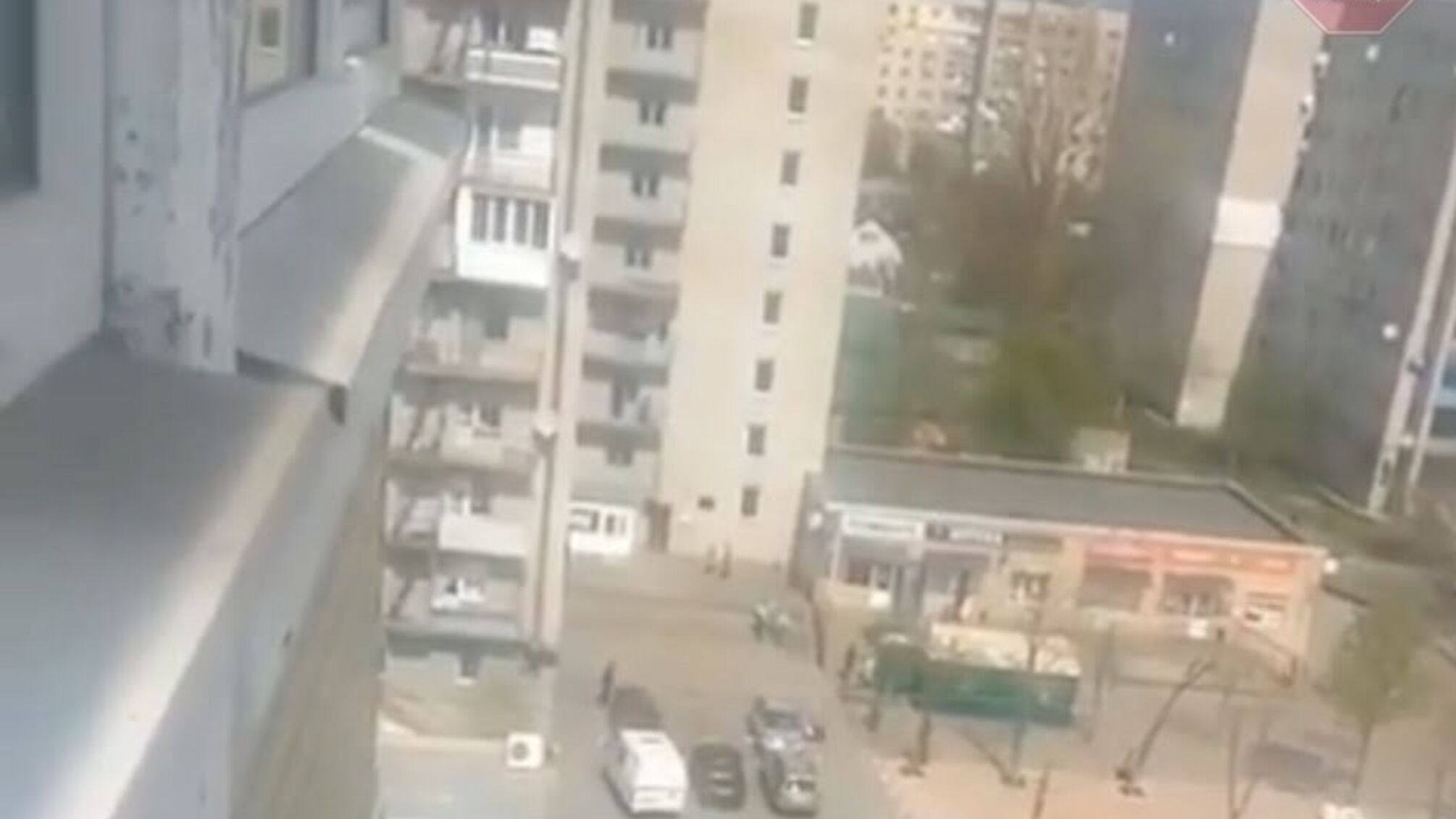 У приватному гуртожитку під Києвом – дві смерті від COVID-19, мешканців заблокували в будівлі