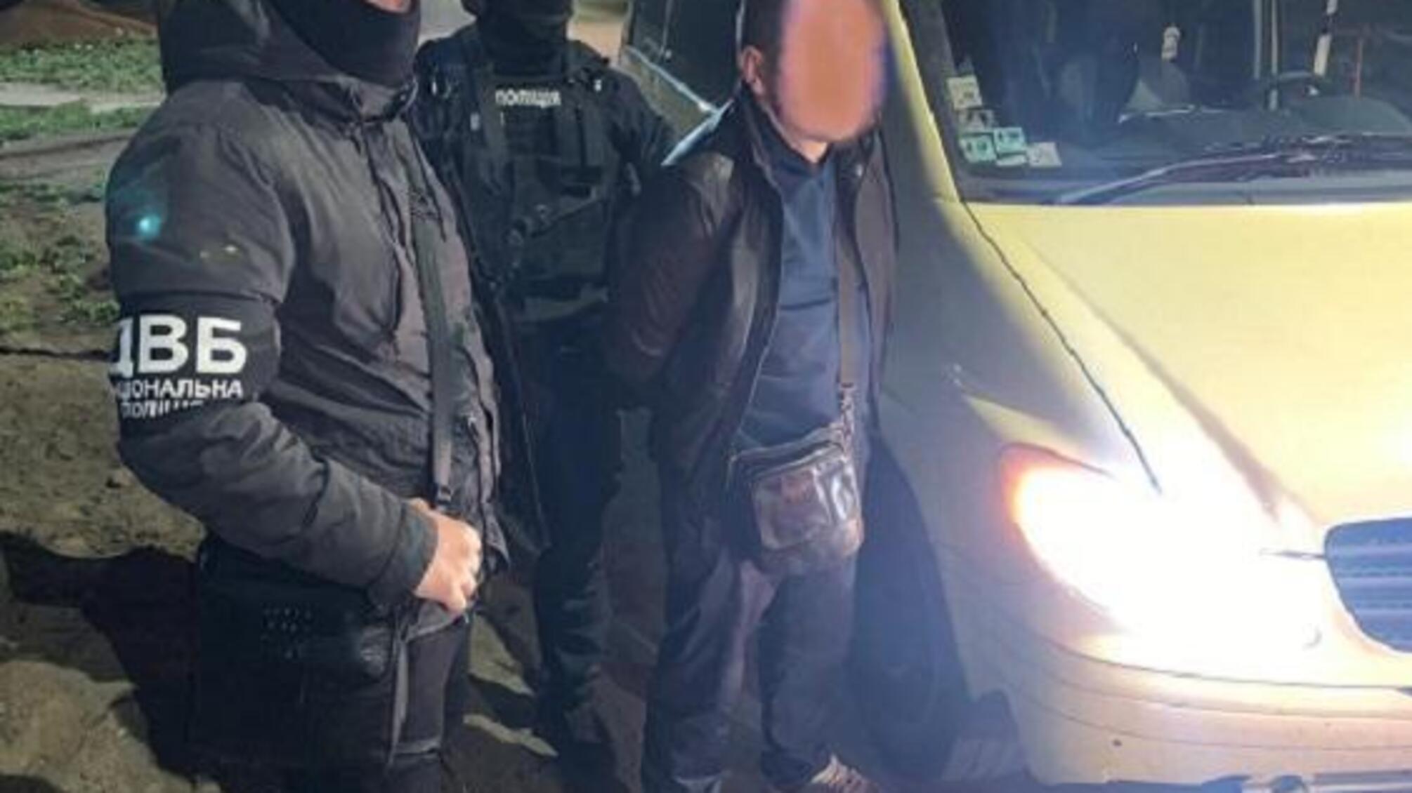 На Дніпропетровщині правоохоронці затримали групу торгівців зброєю