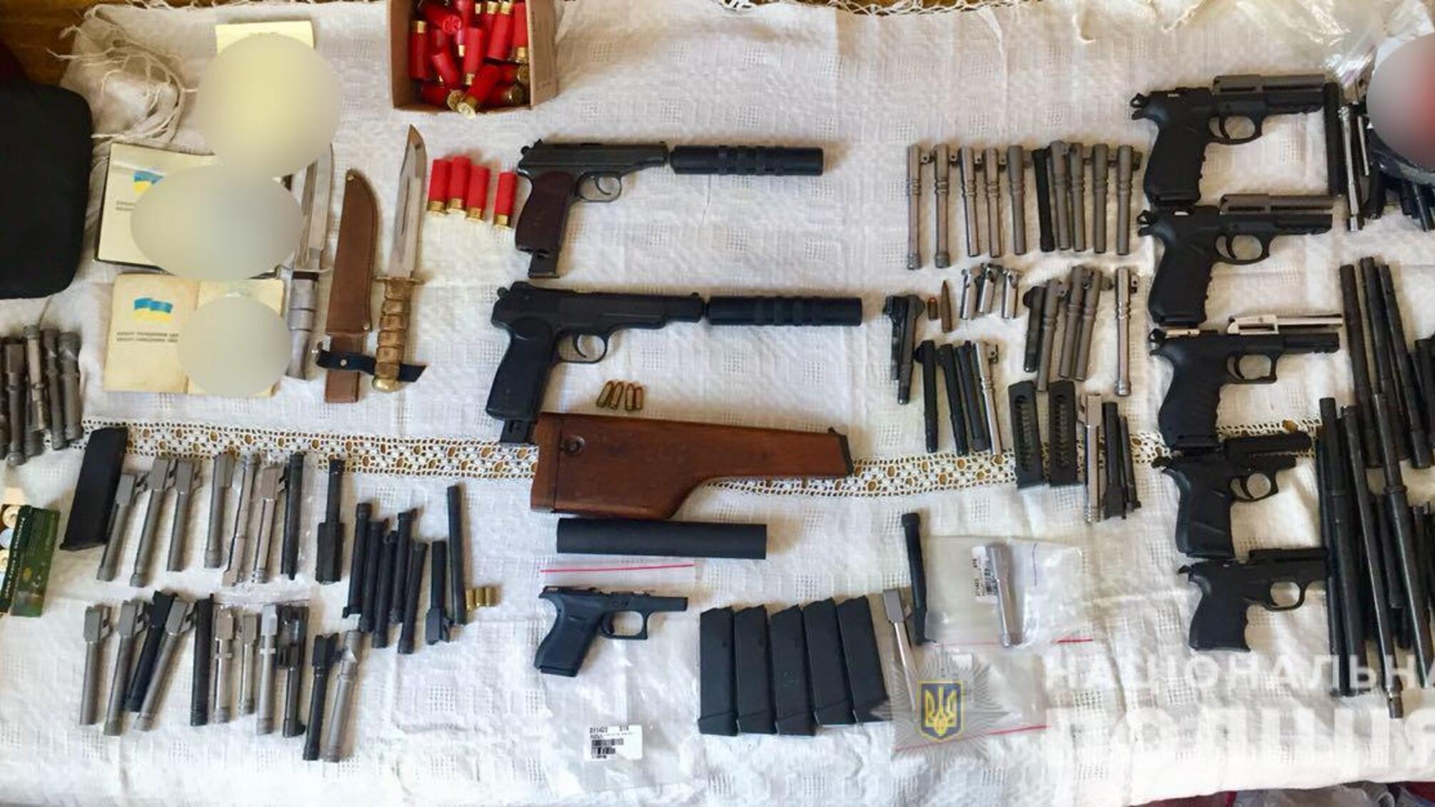 Слідчі Нацполіції скерували до суду обвинувальний акт щодо організатора злочинної групи збувачів нелегальної зброї