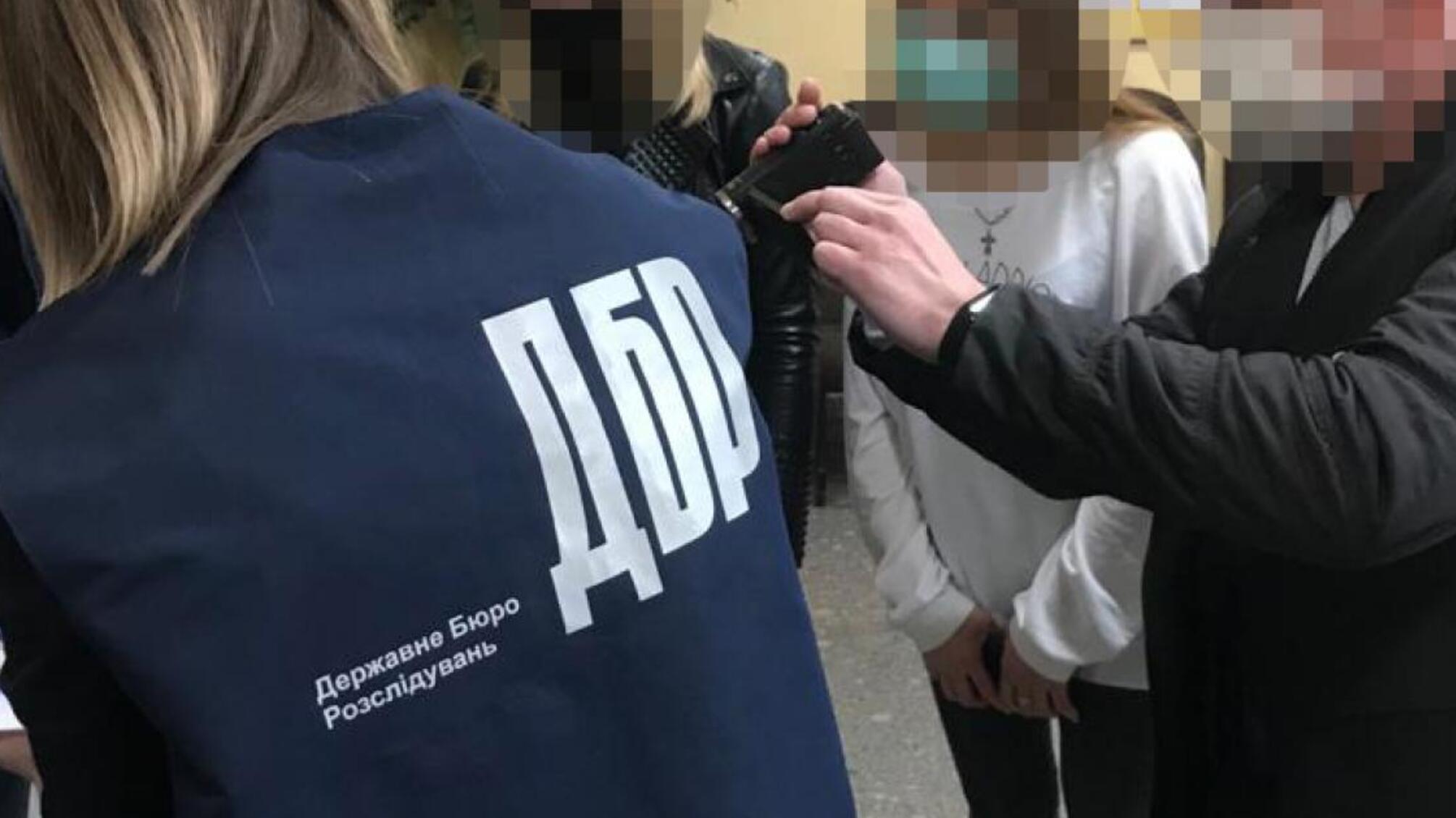 42 000 гривень за повернення арештованого майна - ДБР затримало посадовицю Нацполіції