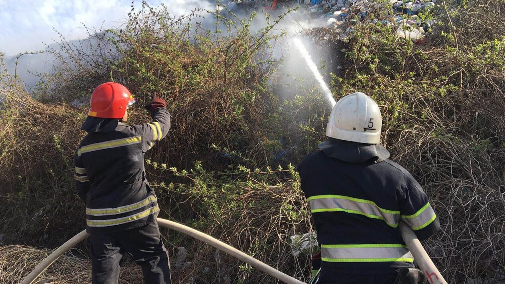 На Хмельниччині минулої доби сталося 19 пожеж на відкритій території та в житловому секторі, на одній з яких врятовано 2-х чоловіків