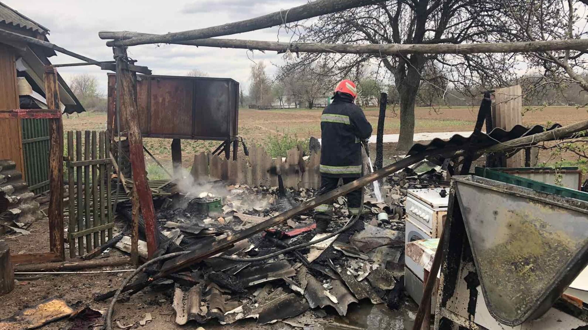 Черкаська область: рятувальники ліквідували дві пожежі надвірних споруд