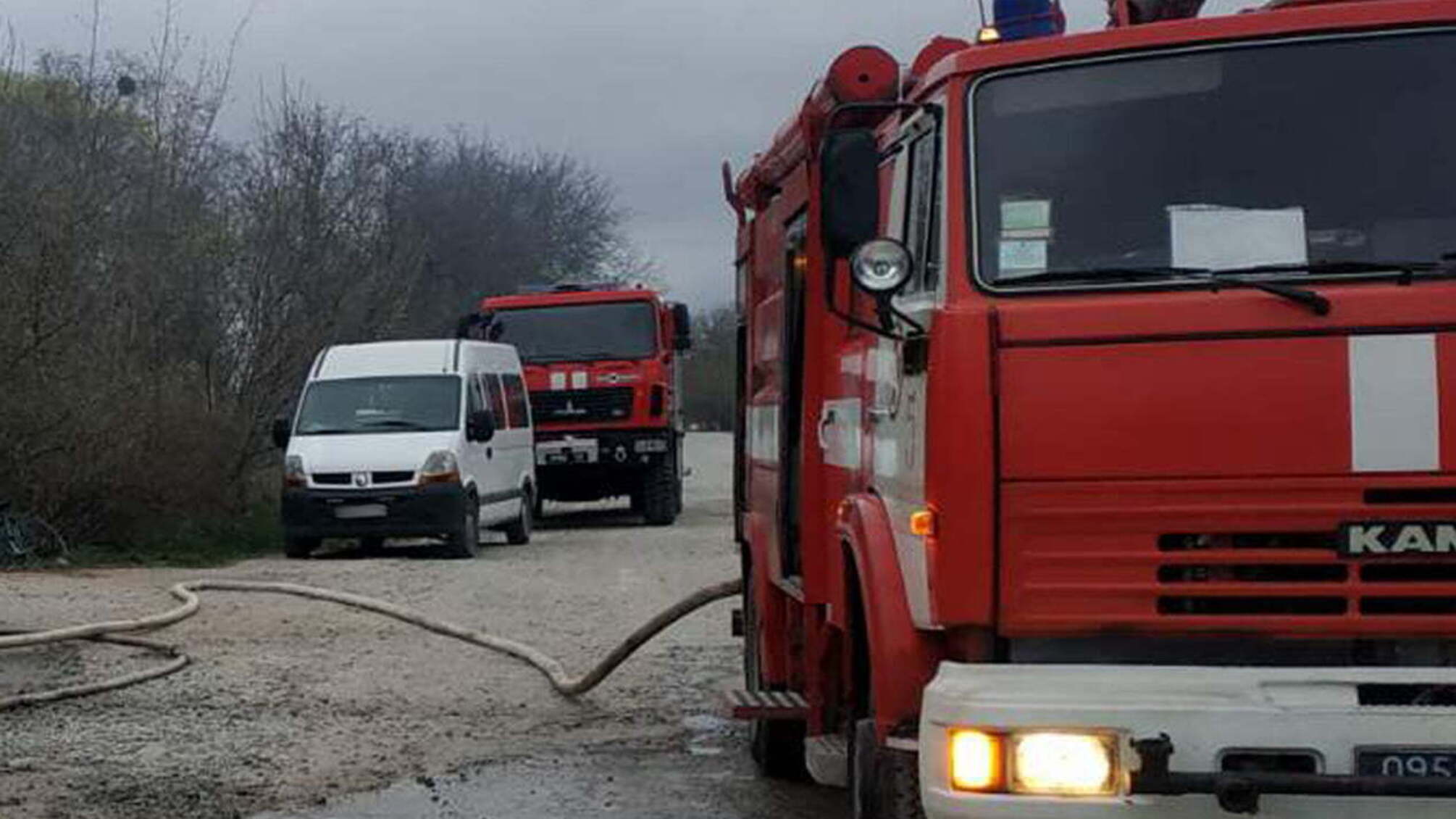 На Хмельниччині вогнеборці ліквідували пожежу в магазині та врятували від вогню поштове відділення