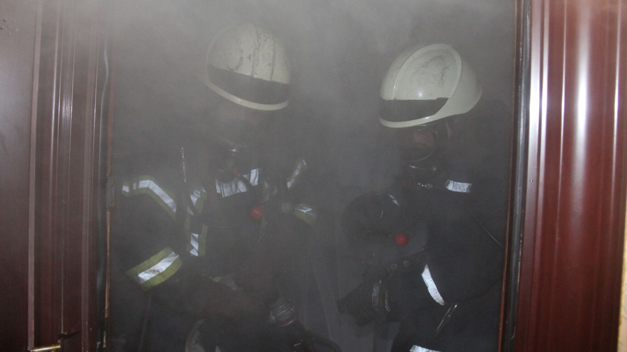 Київ: під час гасіння пожежі в квартирі врятовано 2-х людей
