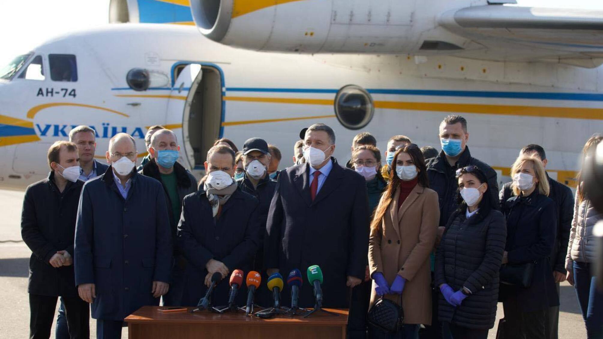20 медиків систем МВС та МОЗ відлетіли допомагати італійським лікарям