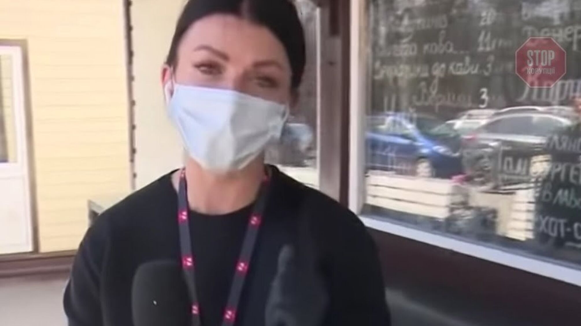 Вінницькі копи оштрафували господаря кафетерію, який задарма поїв їх кавою під час карантину (відео)