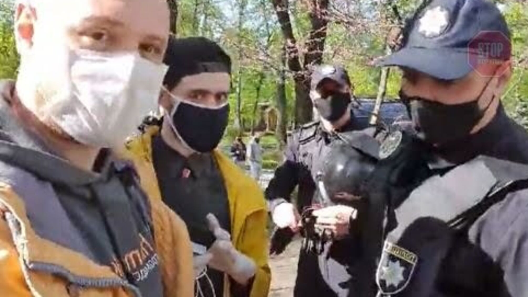 Под Кабмином полицейские избили журналиста и сломали технику (видео)