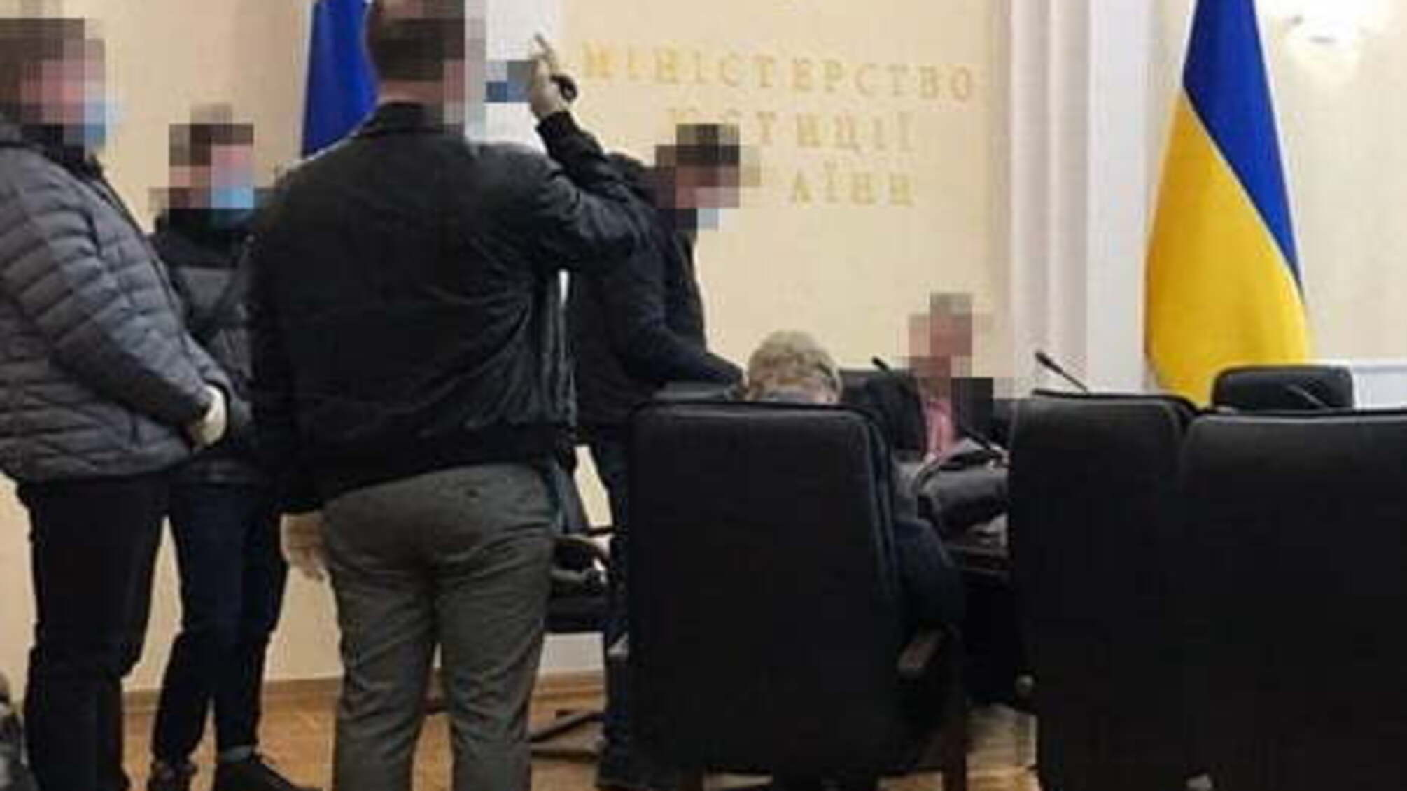 СБУ документує мільярдні зловживання з державними коштами під час закупівель продуктів харчування