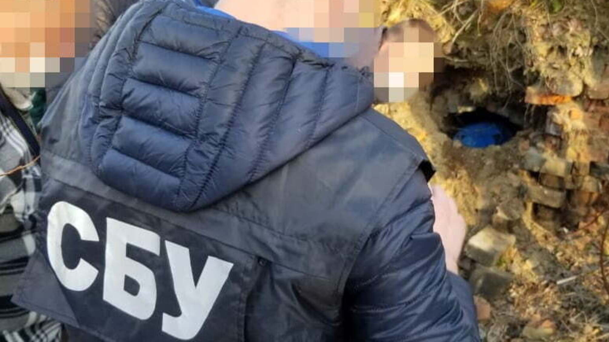 На Львівщині СБУ виявила схованку з військовими засобами ураження