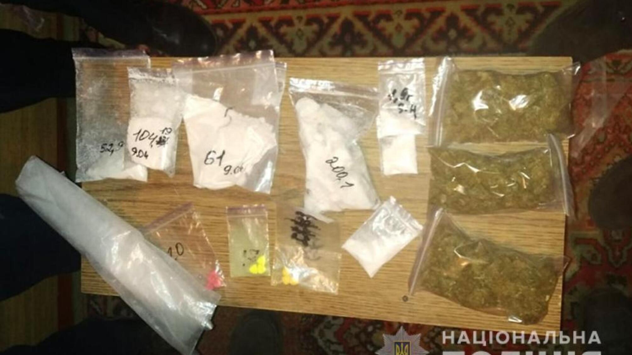 На Черкащині поліцейські виявили у наркозбувача наркотиків на суму близько 300 тисяч гривень