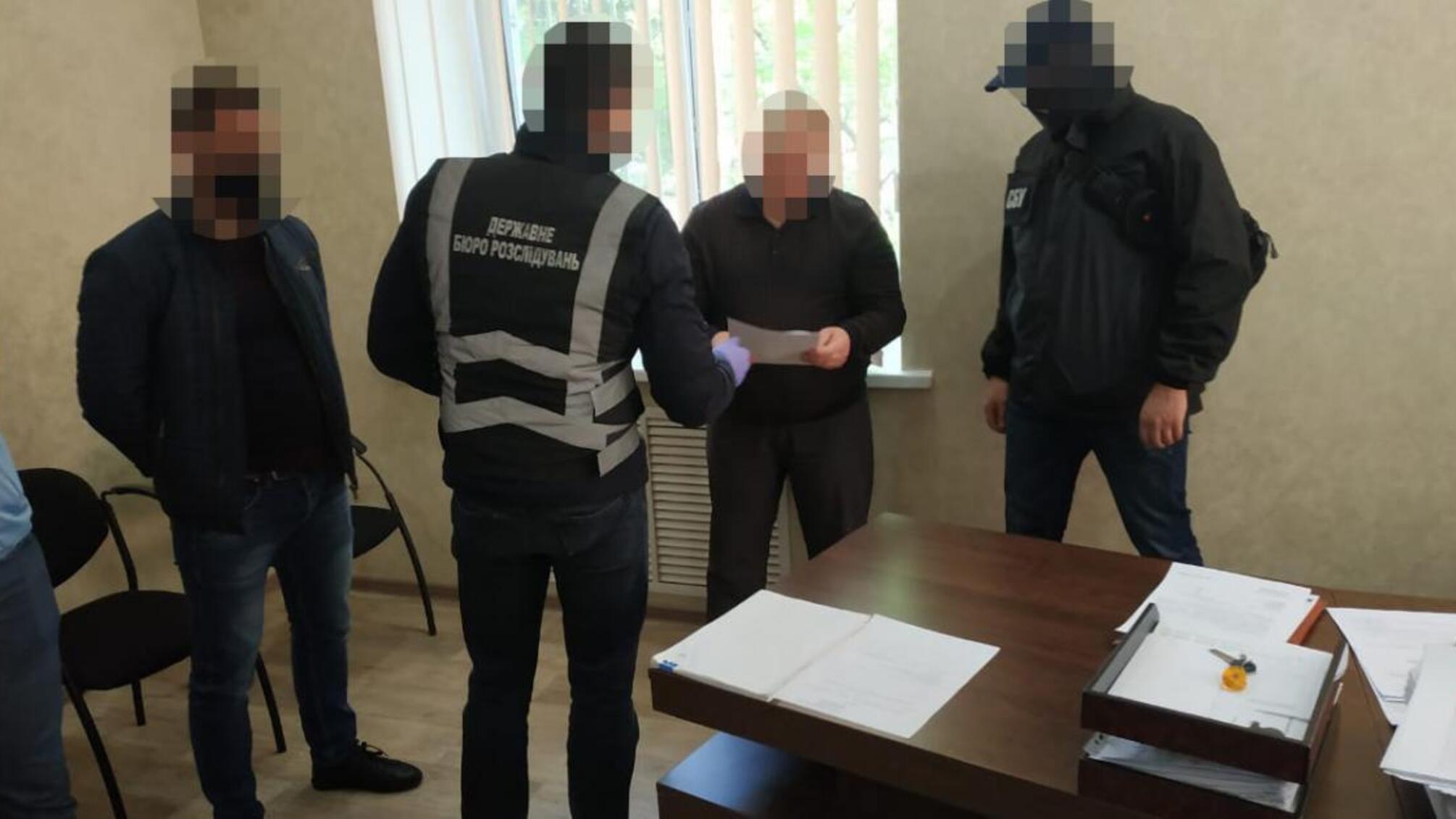 Слідчі ДБР затримали полковника поліції за вимагання та одержання 24 000 грн хабара
