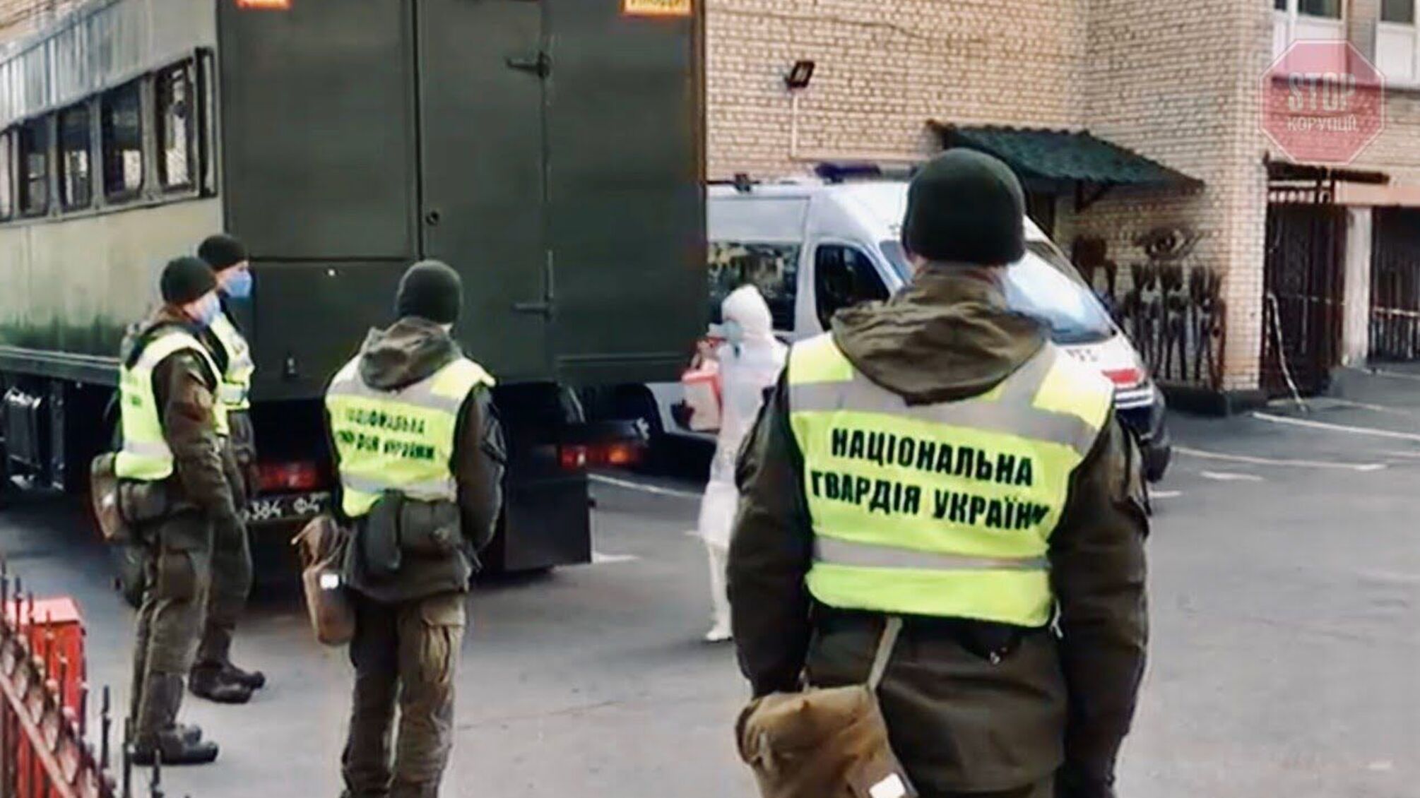 Близько 60 пасажирів рейсу 'Доха-Київ' втекли з обсервації в готелі 'Козацький'