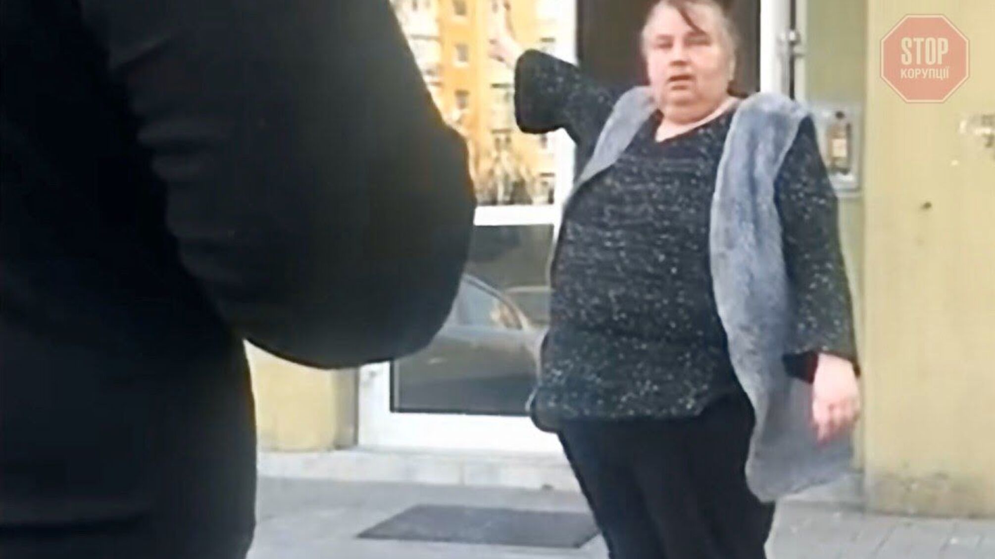 Консьєржка співвласника «Епіцентрів» пригрозила послати активіста «на три букви» (відео)