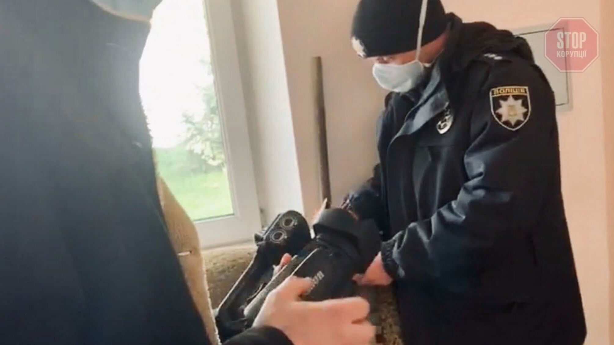 В Винницкой области полицейские забрали у журналистов видео, на котором их начальник Педос говорит о метамфетамине (видео)