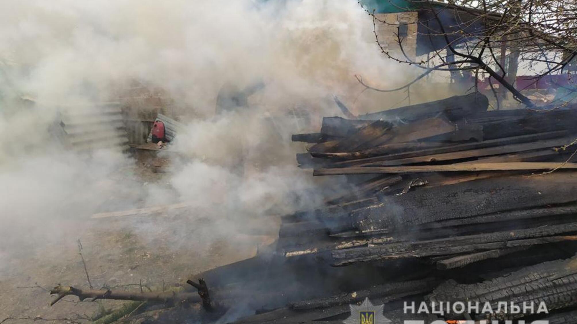 На Уманщині поліцейський офіцер громади допоміг родині ліквідувати пожежу
