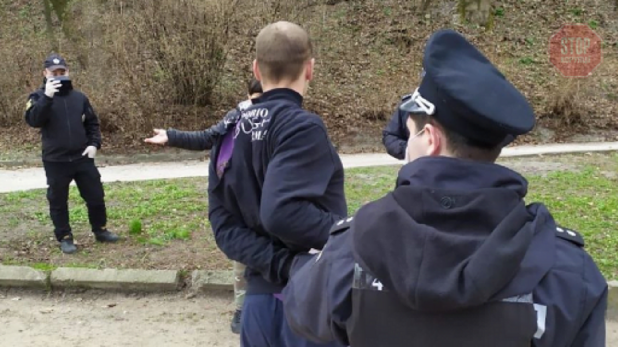 У Львові порушник карантину накинувся з кулаками на поліцейських