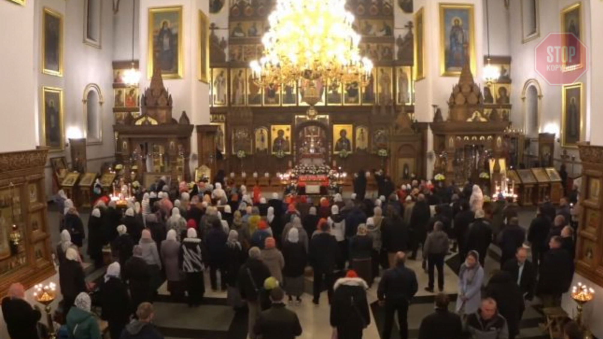На Донеччині в одному з храмів Великдень зустрічали з порушенням правил карантину (відео)