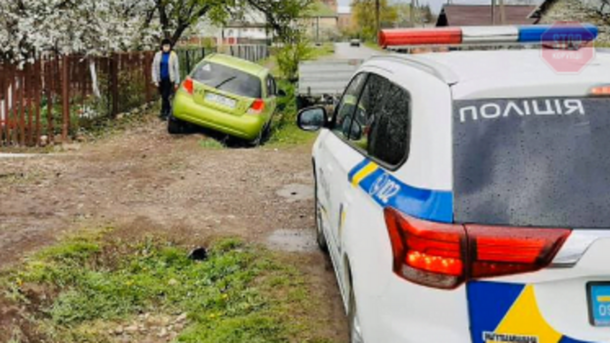 На Прикарпатті п’яний водій автівки збив трьох дітей і втік з місця пригоди (фото)