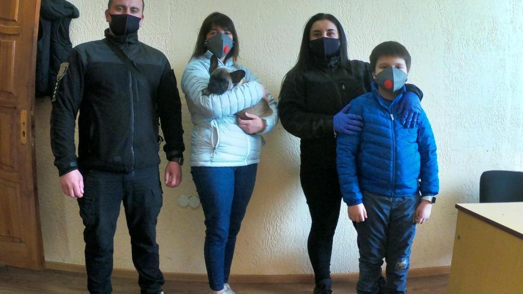 Одеські поліцейські повернули жительці Малиновського району викраденого собаку