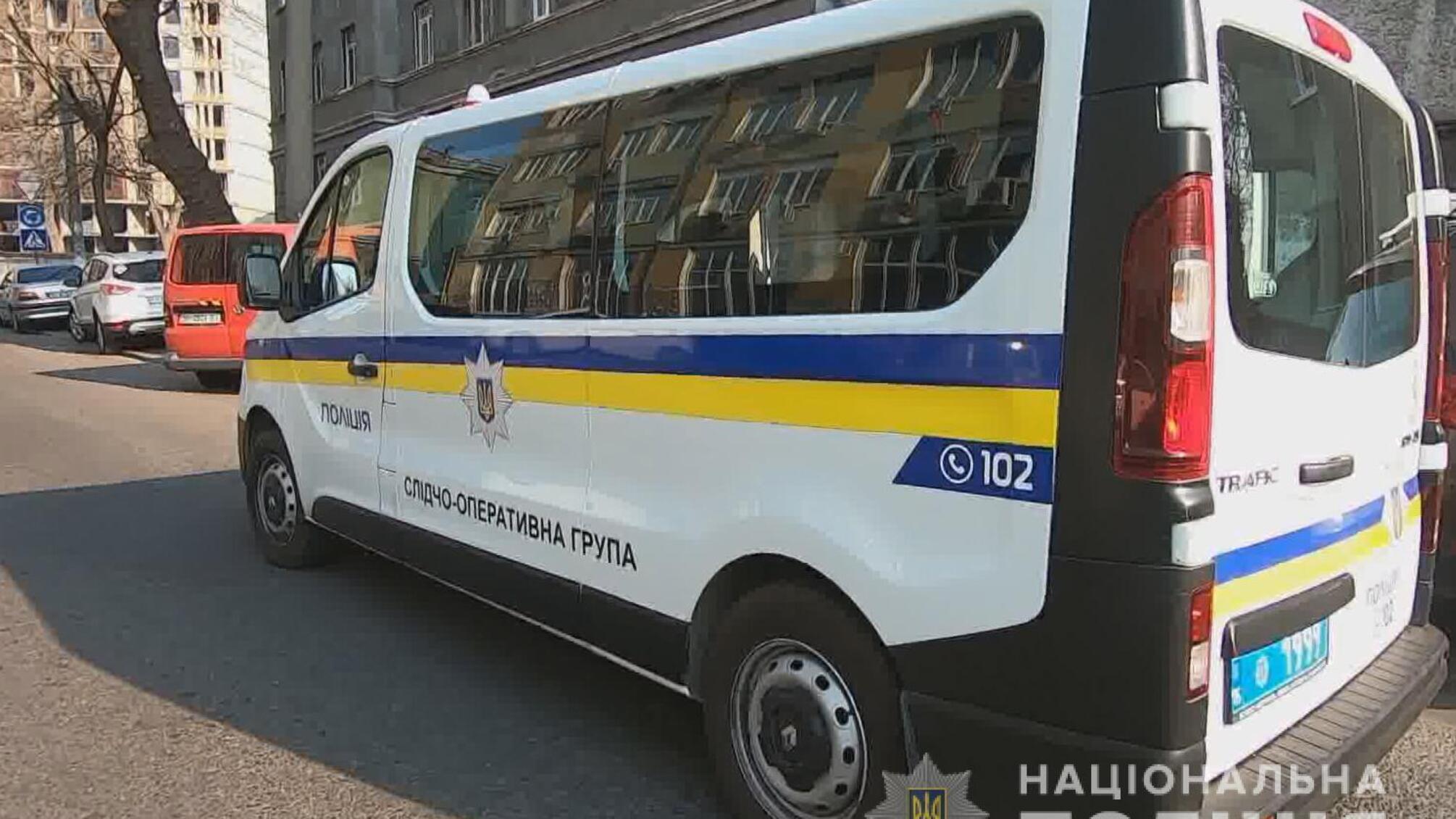 В Одесі поліцейські на гарячому затримали підозрюваного у крадіжці з автомобіля