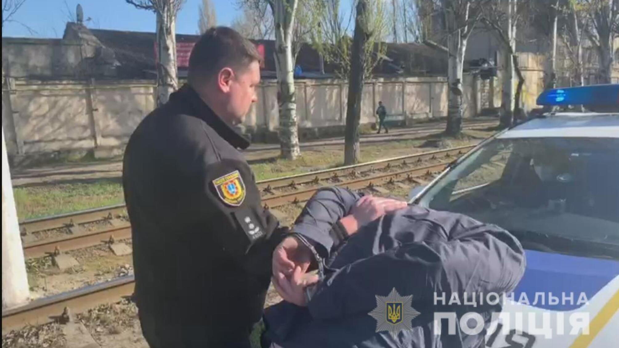 Поліцейські оперативно затримали групу іноземців, причетних до крадіжки з автомобіля одесита