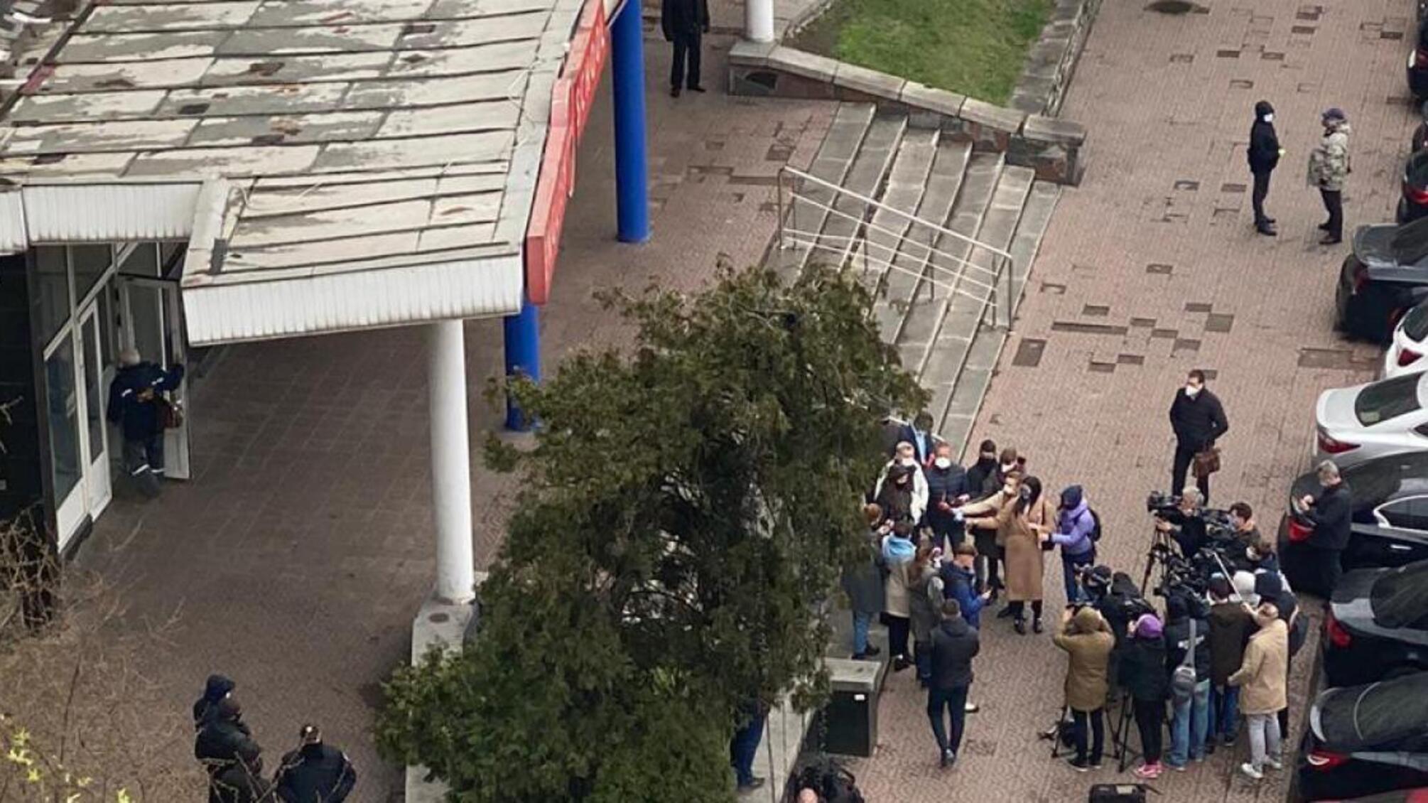 Слідчі ДБР допитали підозрювану громадянку Чорновол