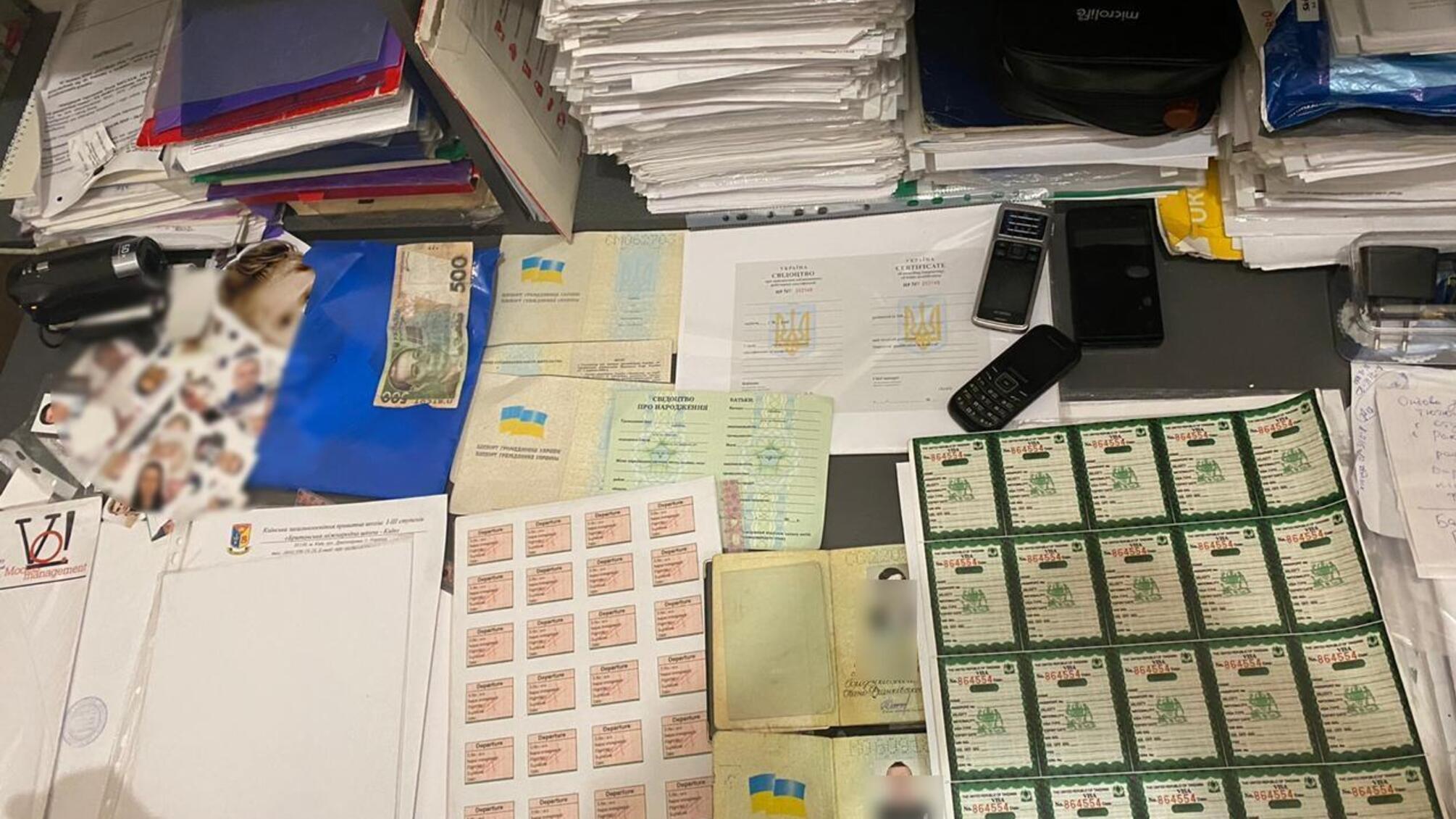 На Київщині викрито організовану злочинну групу, яка сприяла незаконному вивозу дітей за кордон