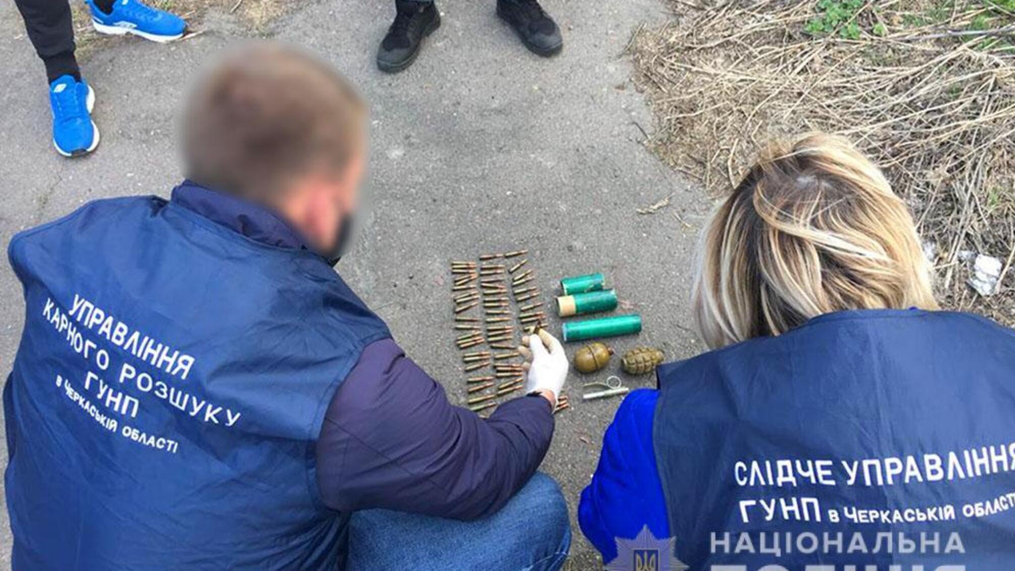 Поліцейські Черкащини викрили чоловіка, який збув боєприпаси знаходячись під арештом