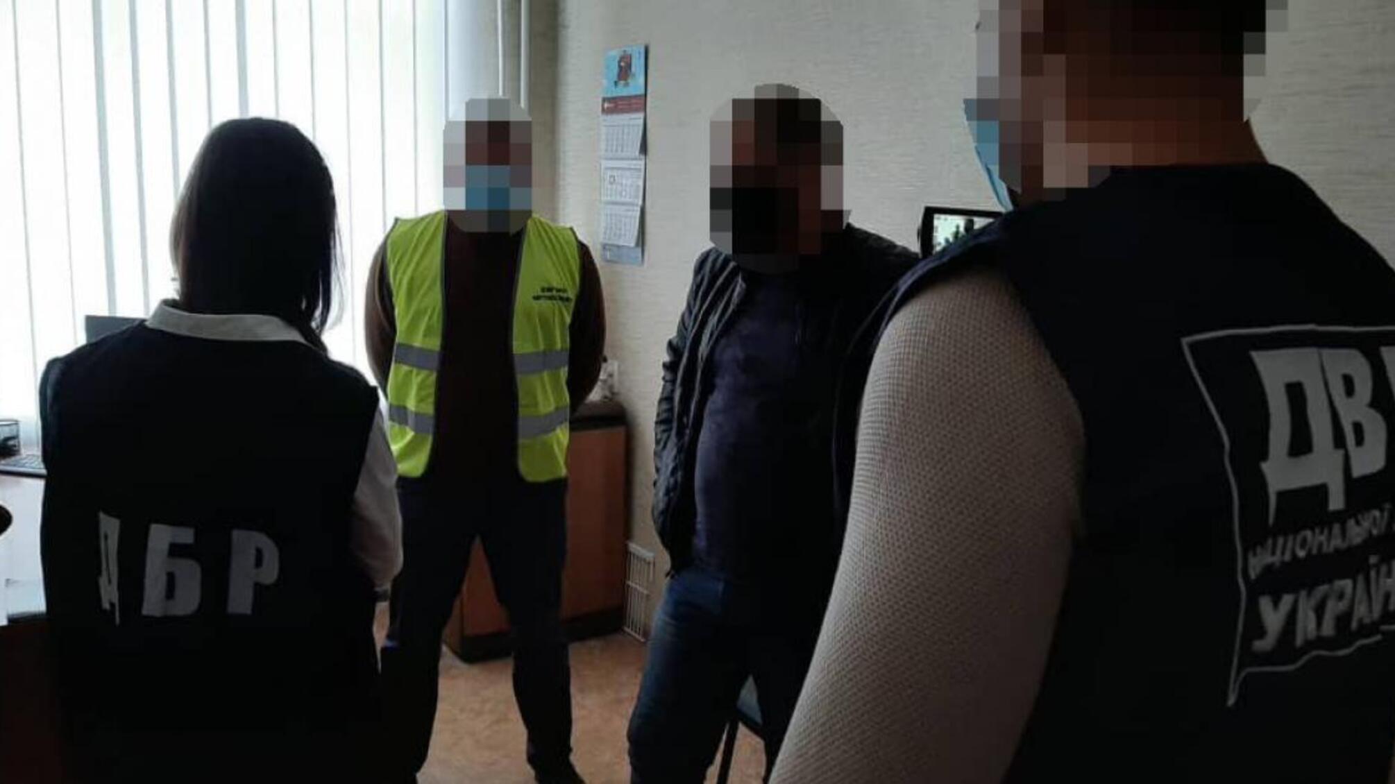 «Кришування» вирубки лісу та хабарі за уникнення кримінальної відповідальності — ДБР повідомило про підозру ще 4 поліцейським