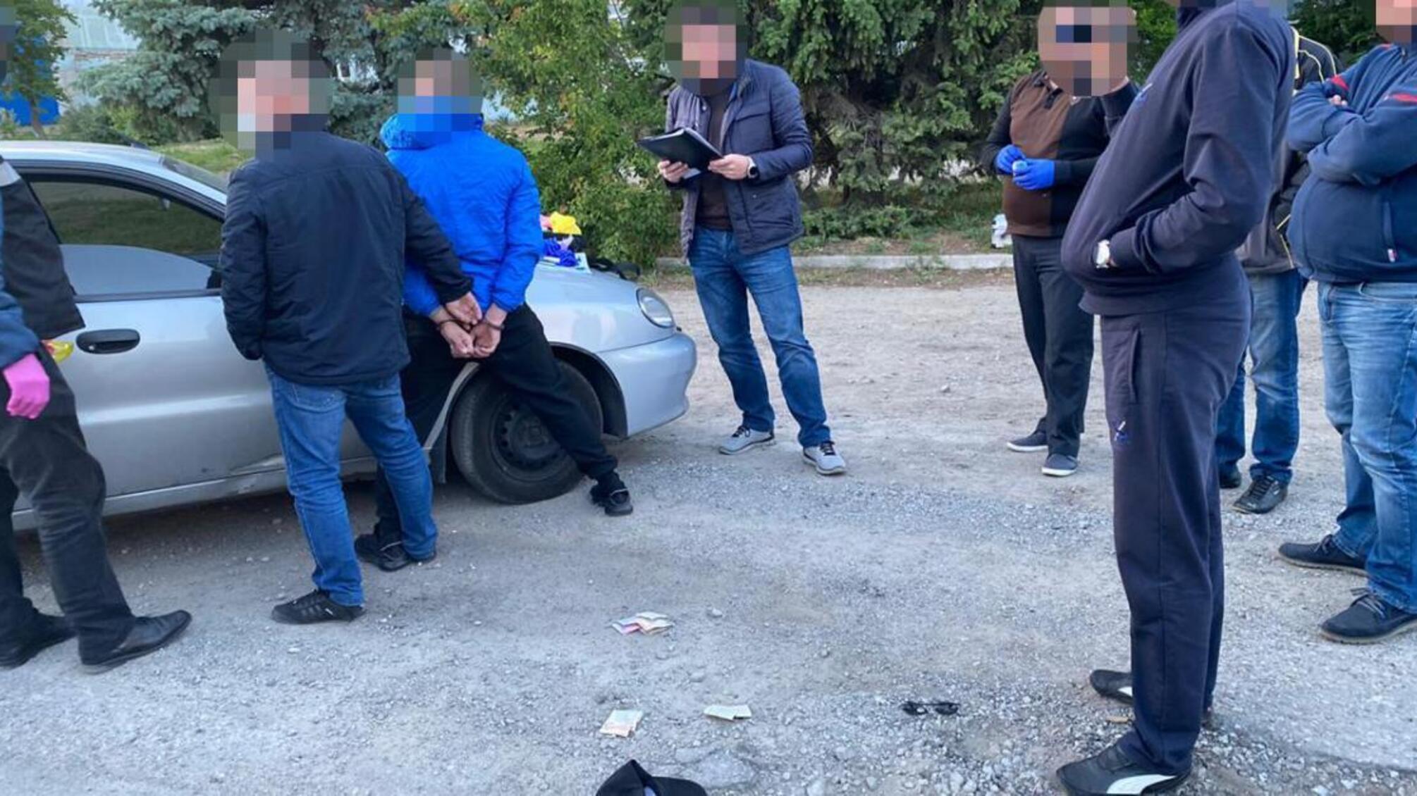 ДБР розслідує факт систематичного збуту наркотиків поліцейським на Запоріжжі