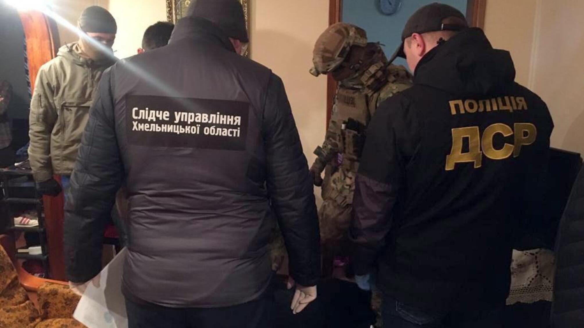 На Хмельниччині слідчі оголоси про підозру членам сімейної ОЗГ, які вимагали з підприємця понад пів мільйона гривень «боргу»
