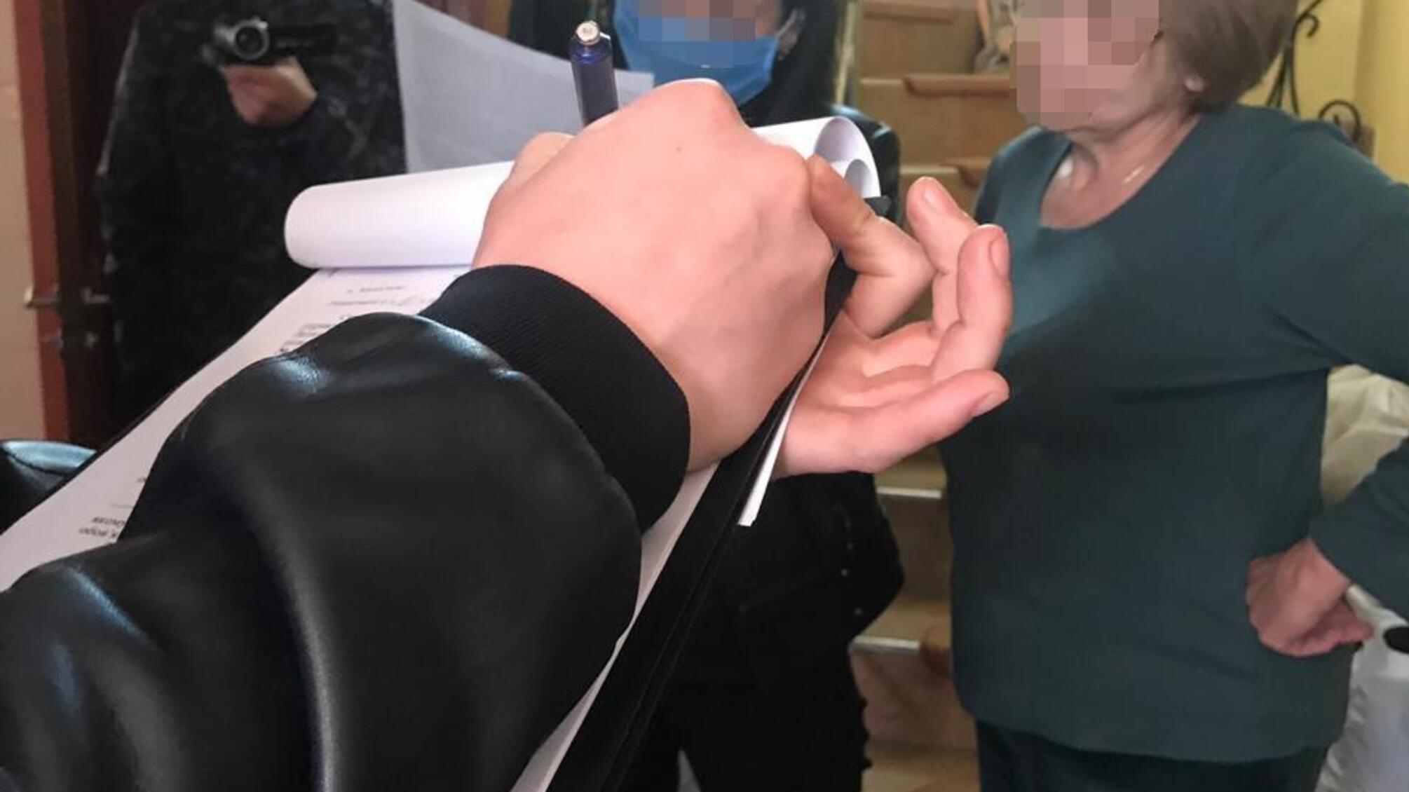 На Закарпатті поліція викрила наркодилерку, яка продавала наркотики неповнолітнім