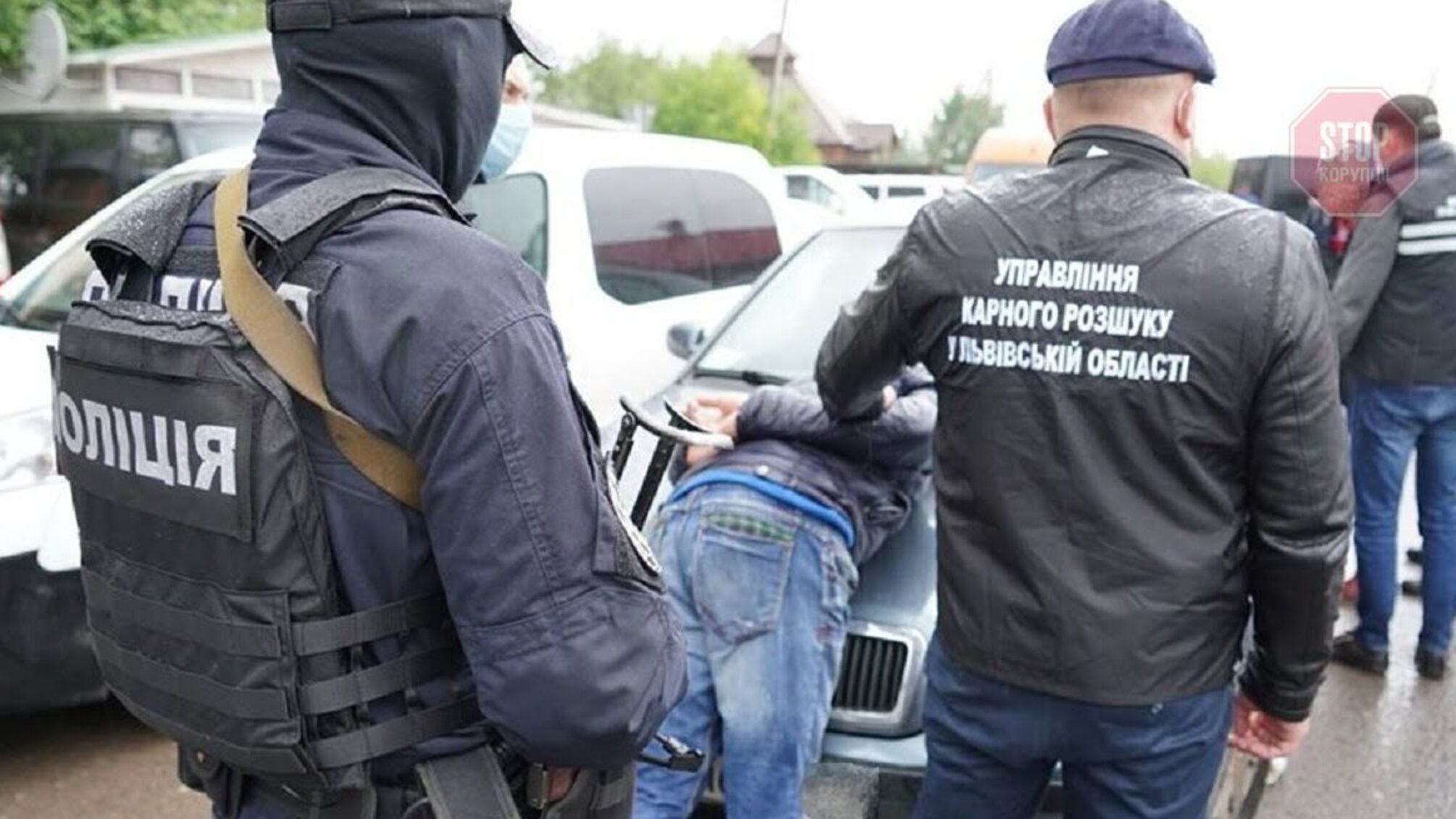 Львівські правоохоронці затримали групу рекетирів (фото)