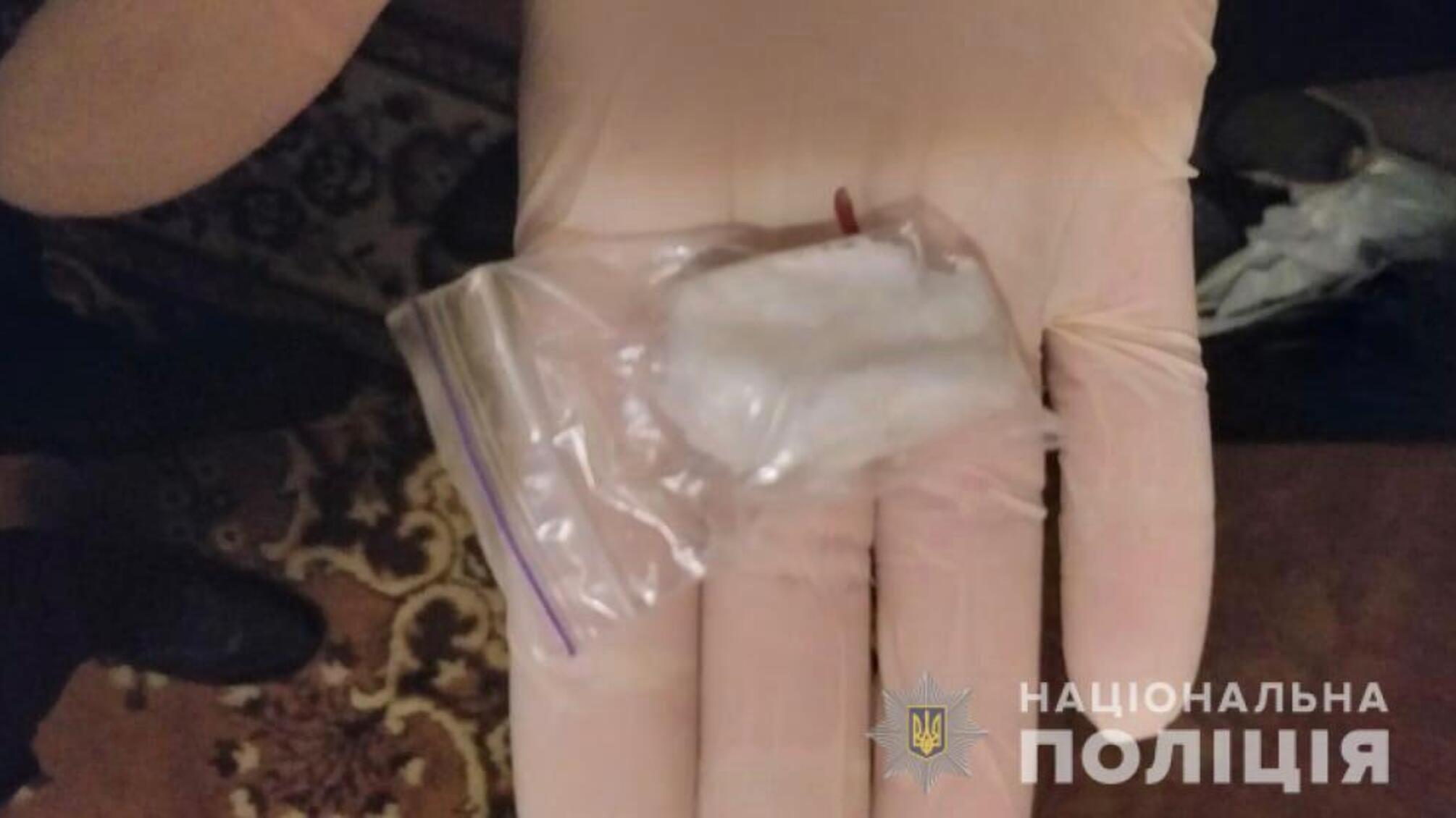 Поліцейські Київщини вилучили у водія-порушника зброю, набої та наркотики