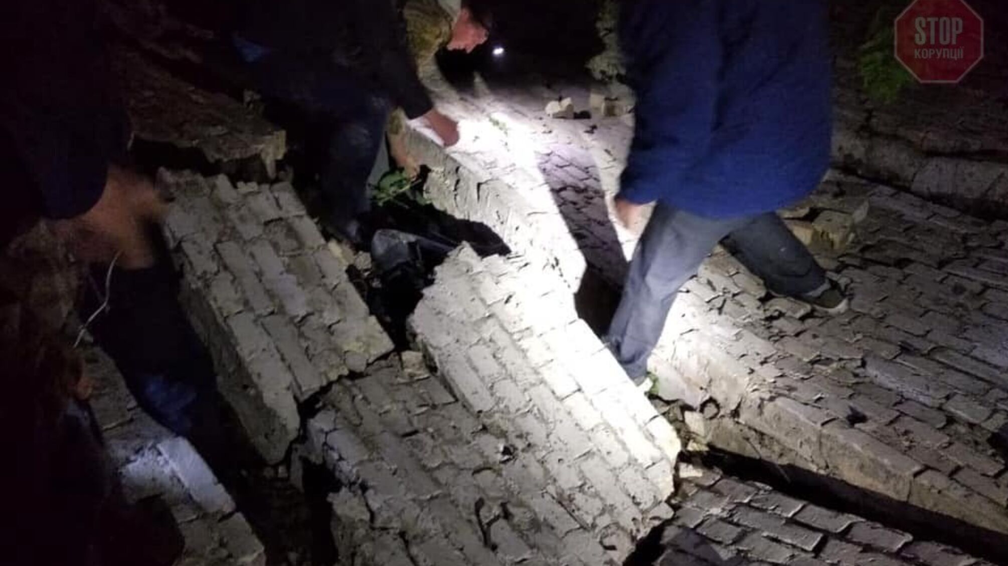 У Київській області цегляна стіна стала причиною смерті 13-річного хлопця (фото)