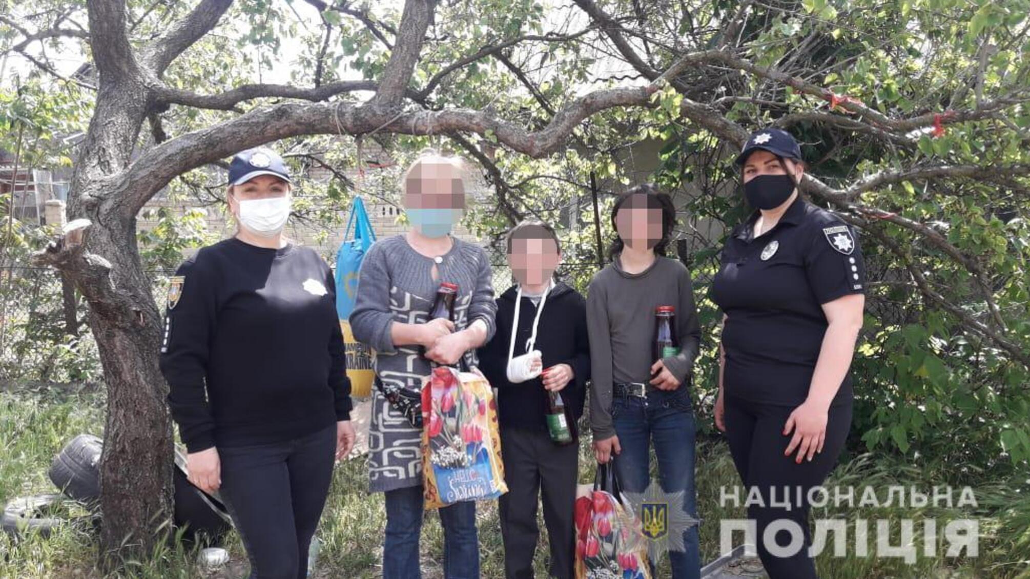 Поліцейські Одещини привітали місцеві родини з Міжнародним днем сім`ї