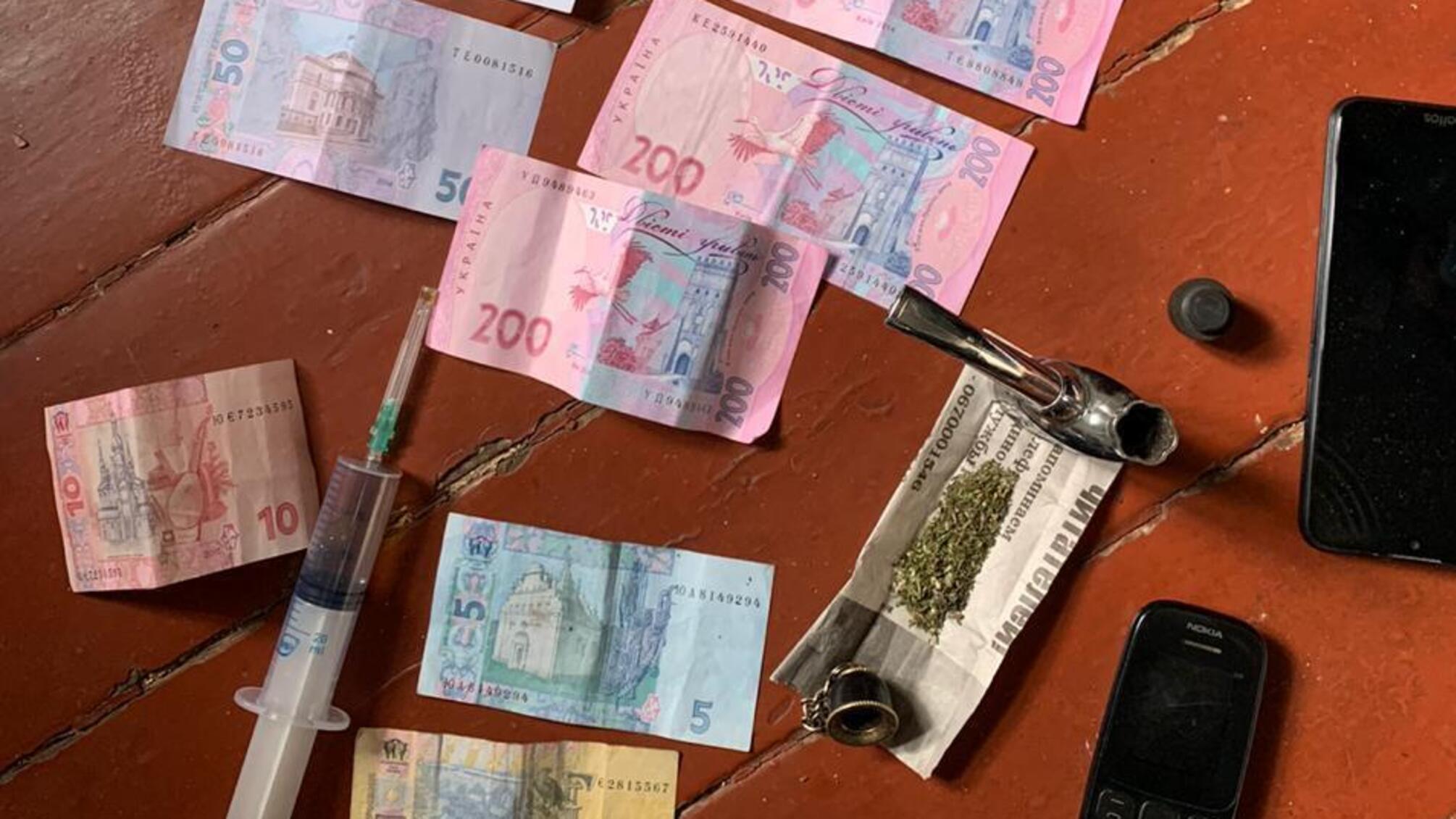 На Дніпропетровщині поліцейські затримали групу наркодилерів, причетних до збуту опію ацетильованого