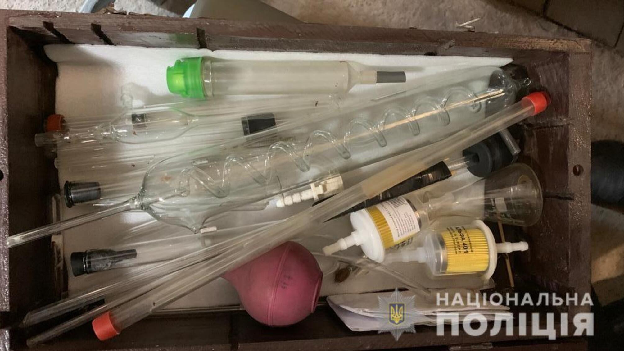 На Дніпропетровщині поліцейські припинили діяльність нарколабораторії з виготовлення метамфетаміну